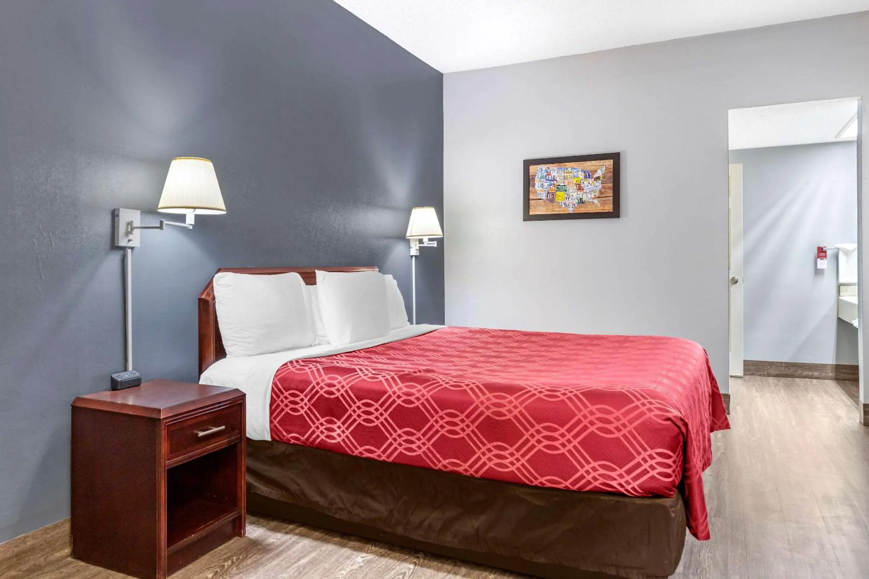 Photo of the whole room in Econolodge Junction