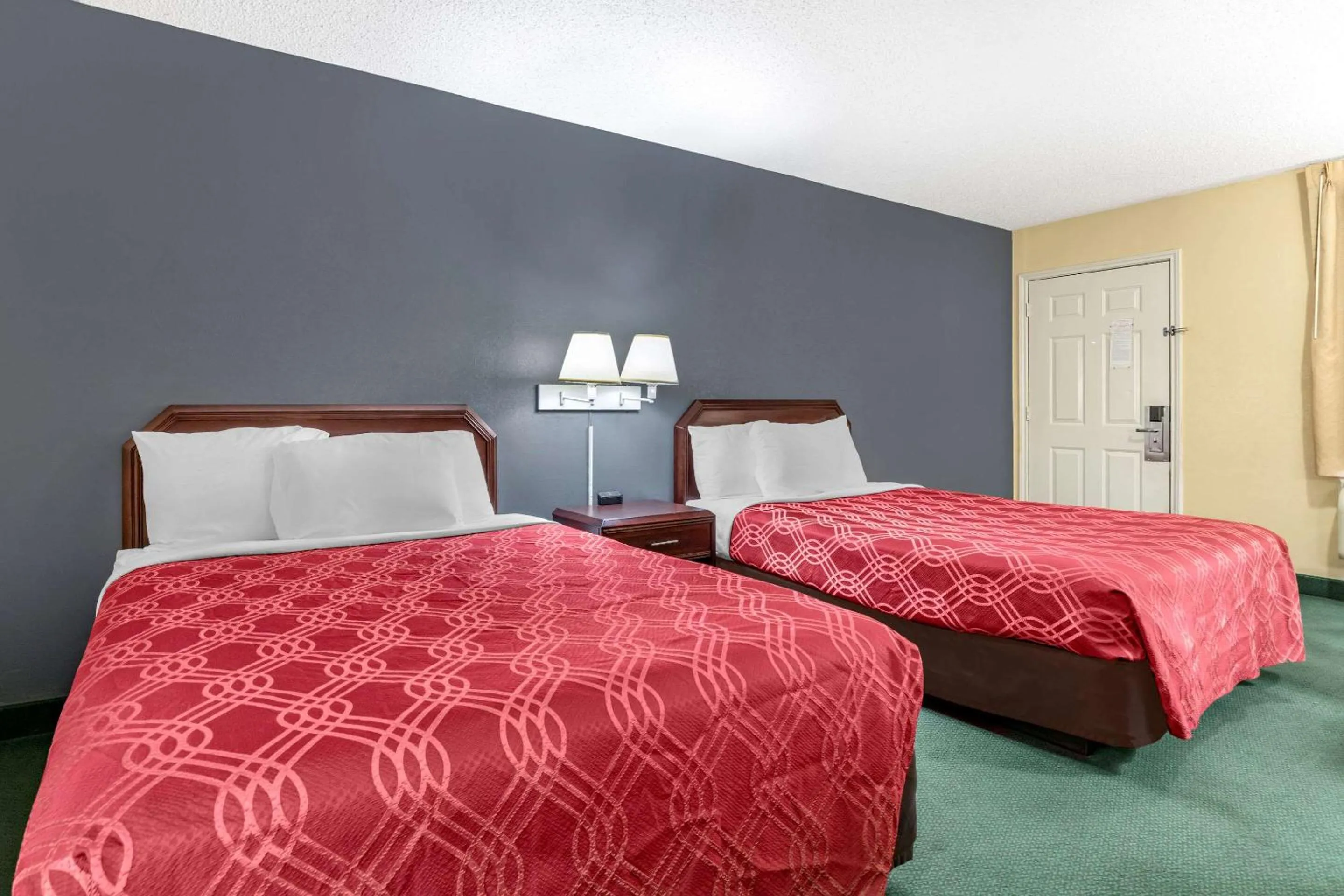 Photo of the whole room in Econolodge Junction
