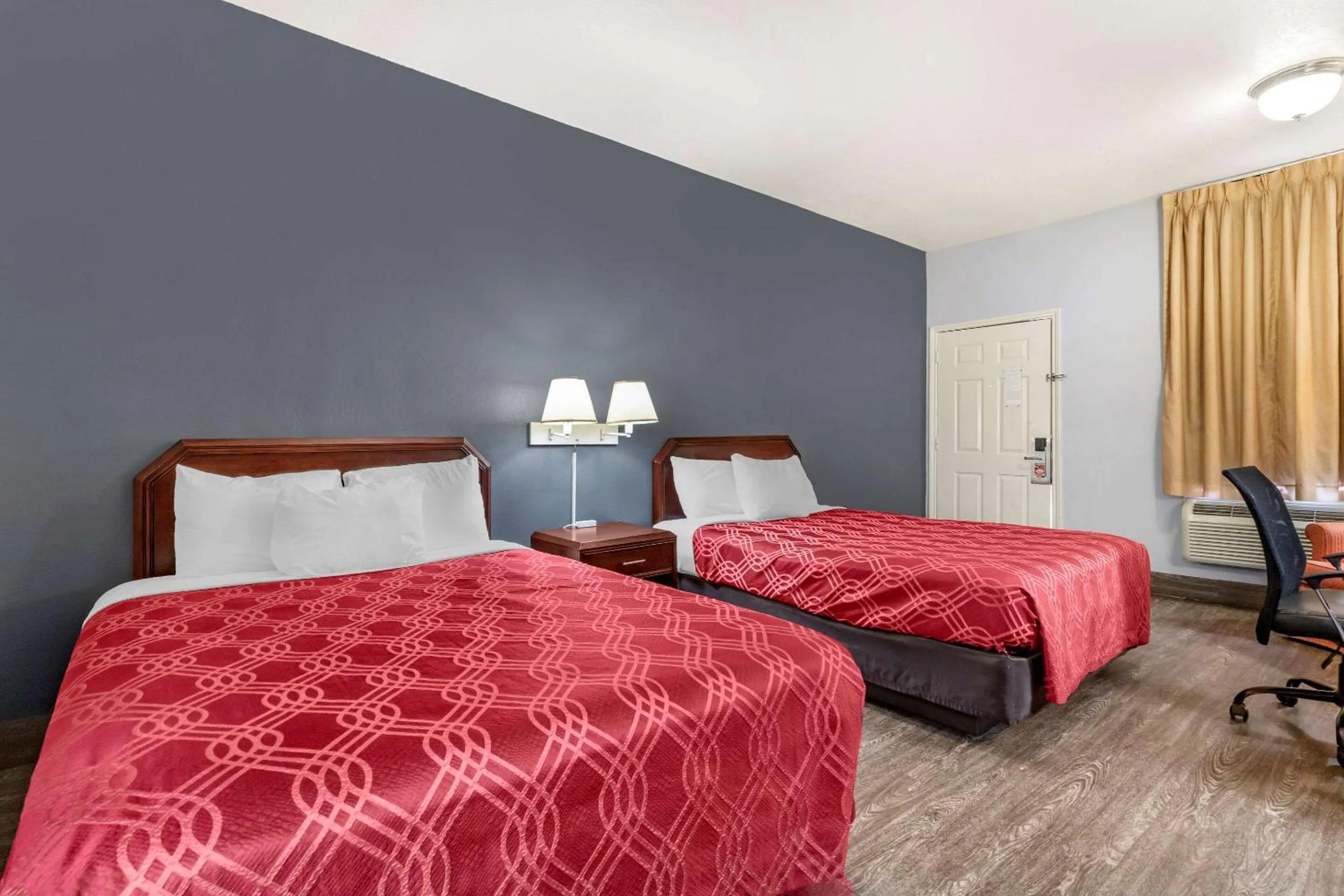 Photo of the whole room in Econolodge Junction