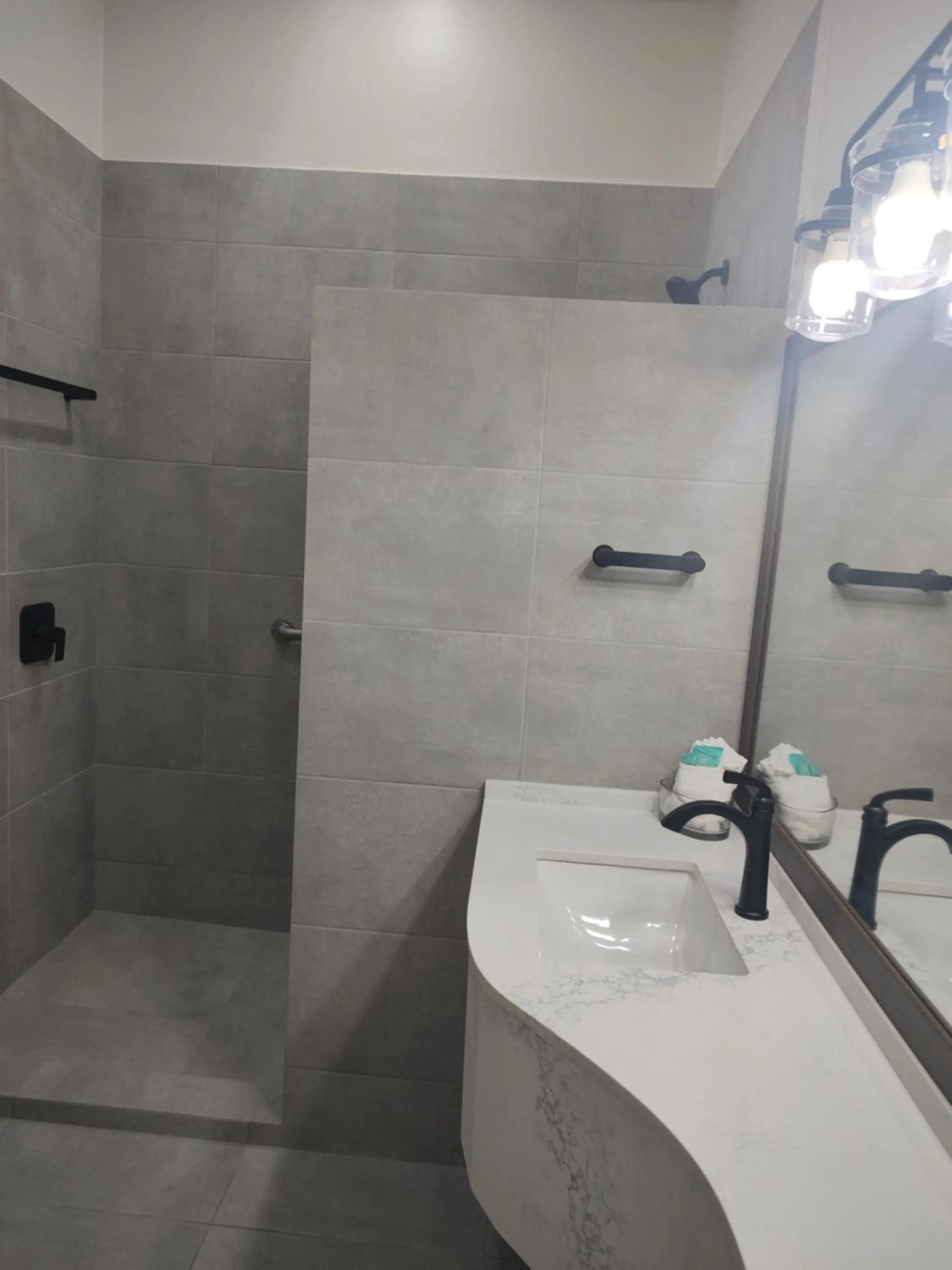 Shower in The Great House Inn