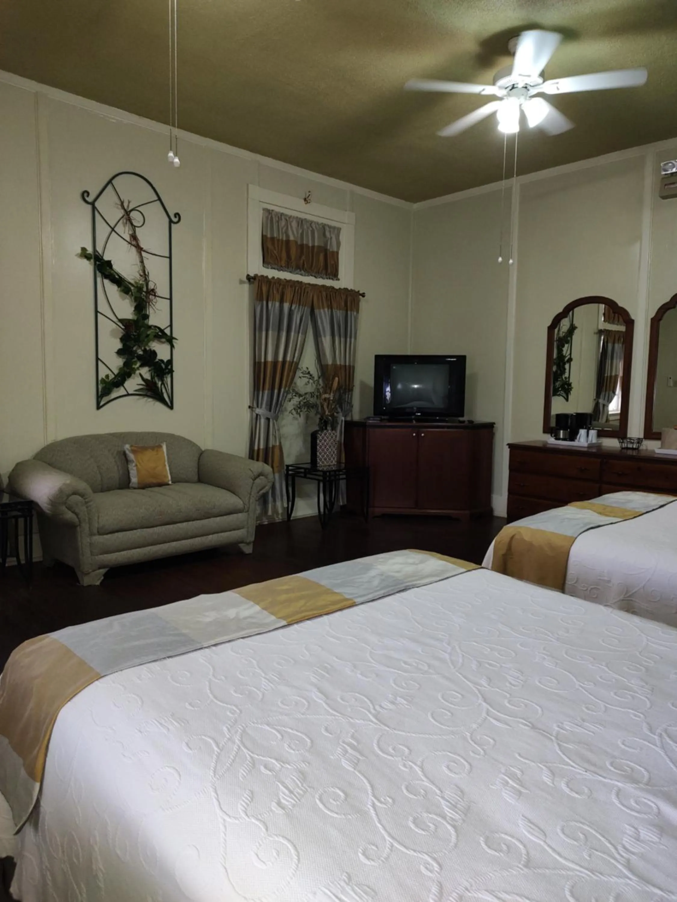 Bedroom, Bed in The Great House Inn