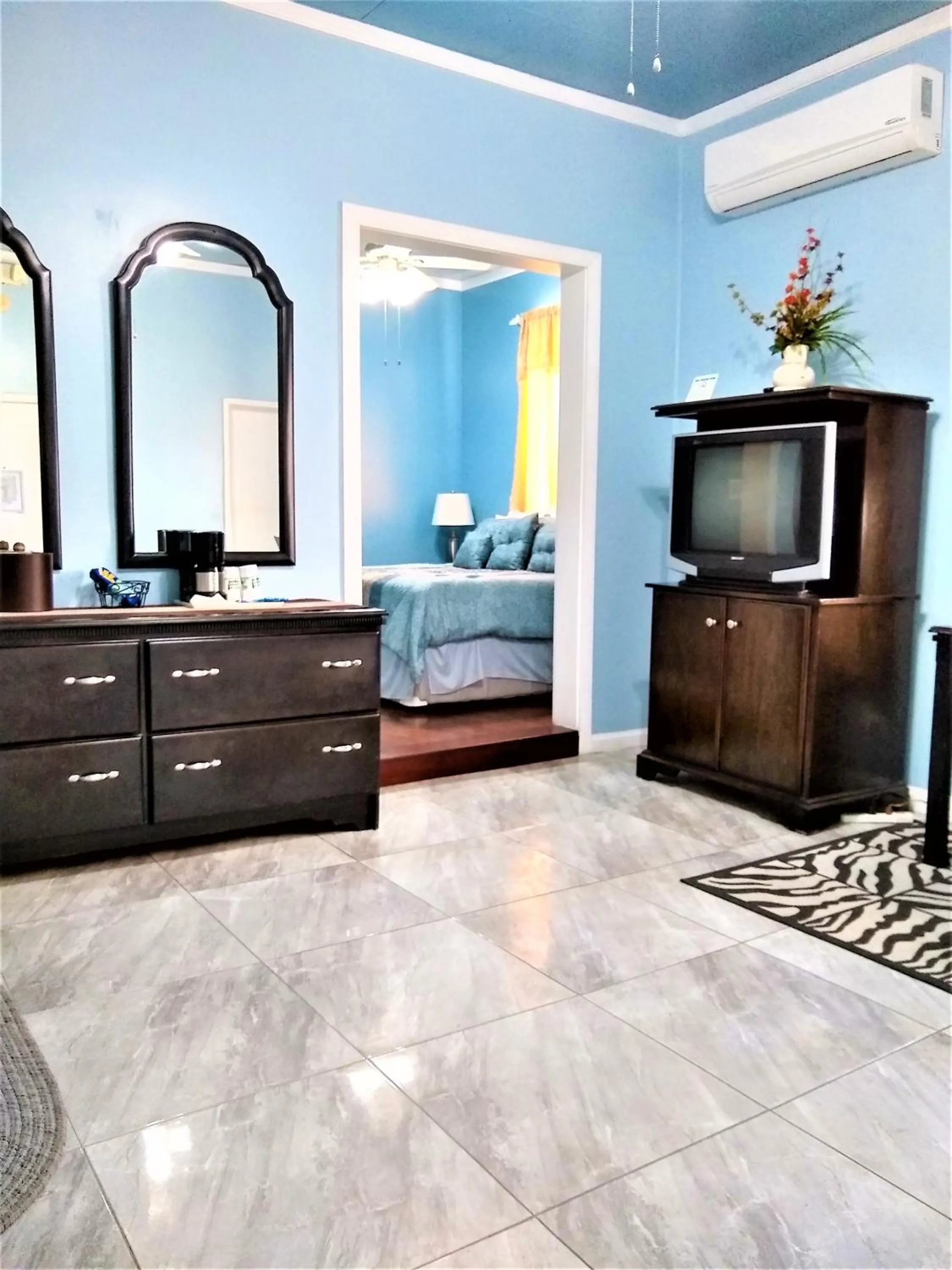 Photo of the whole room, Bed in The Great House Inn