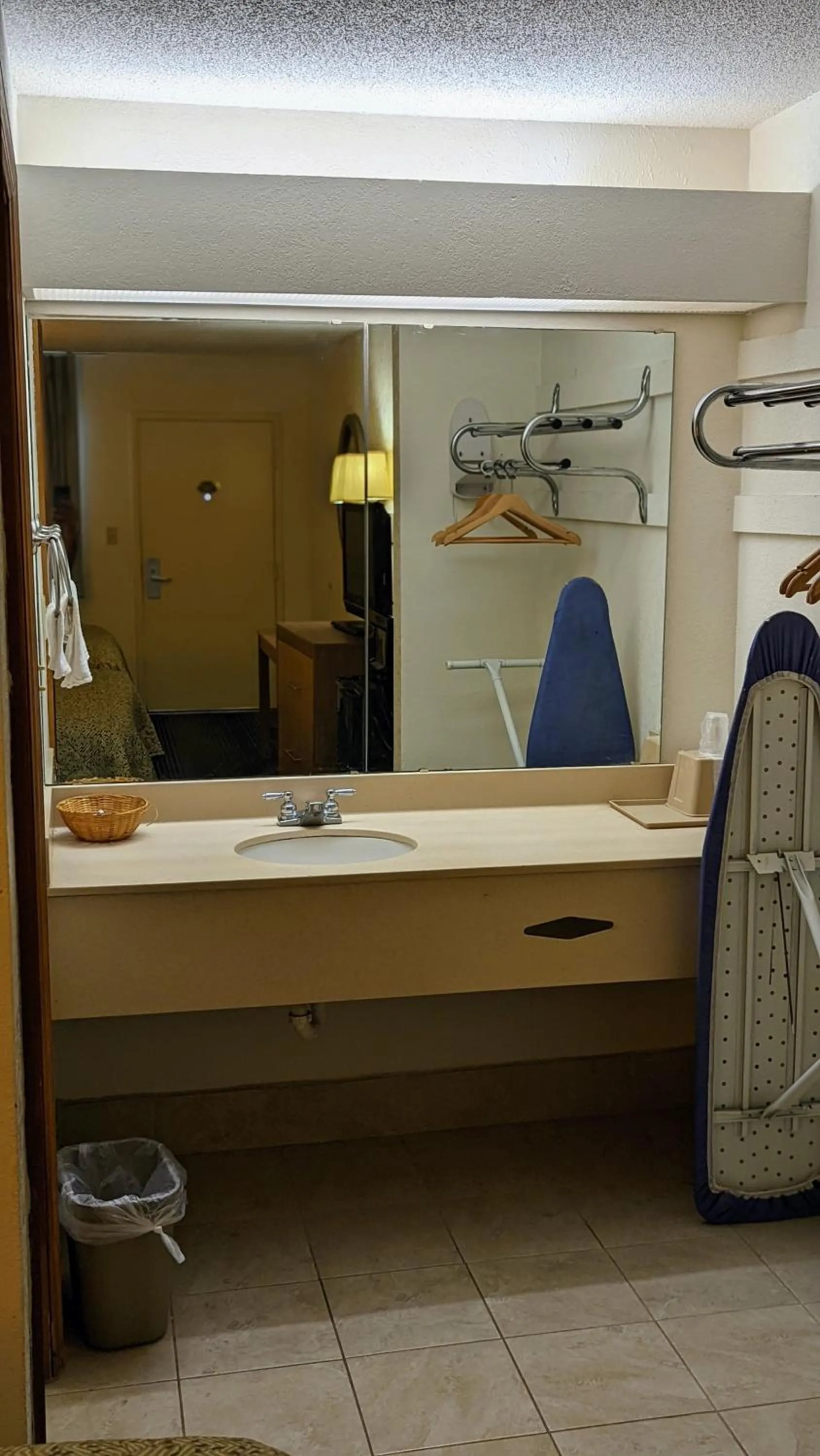 Bedroom in Budget Host Inn