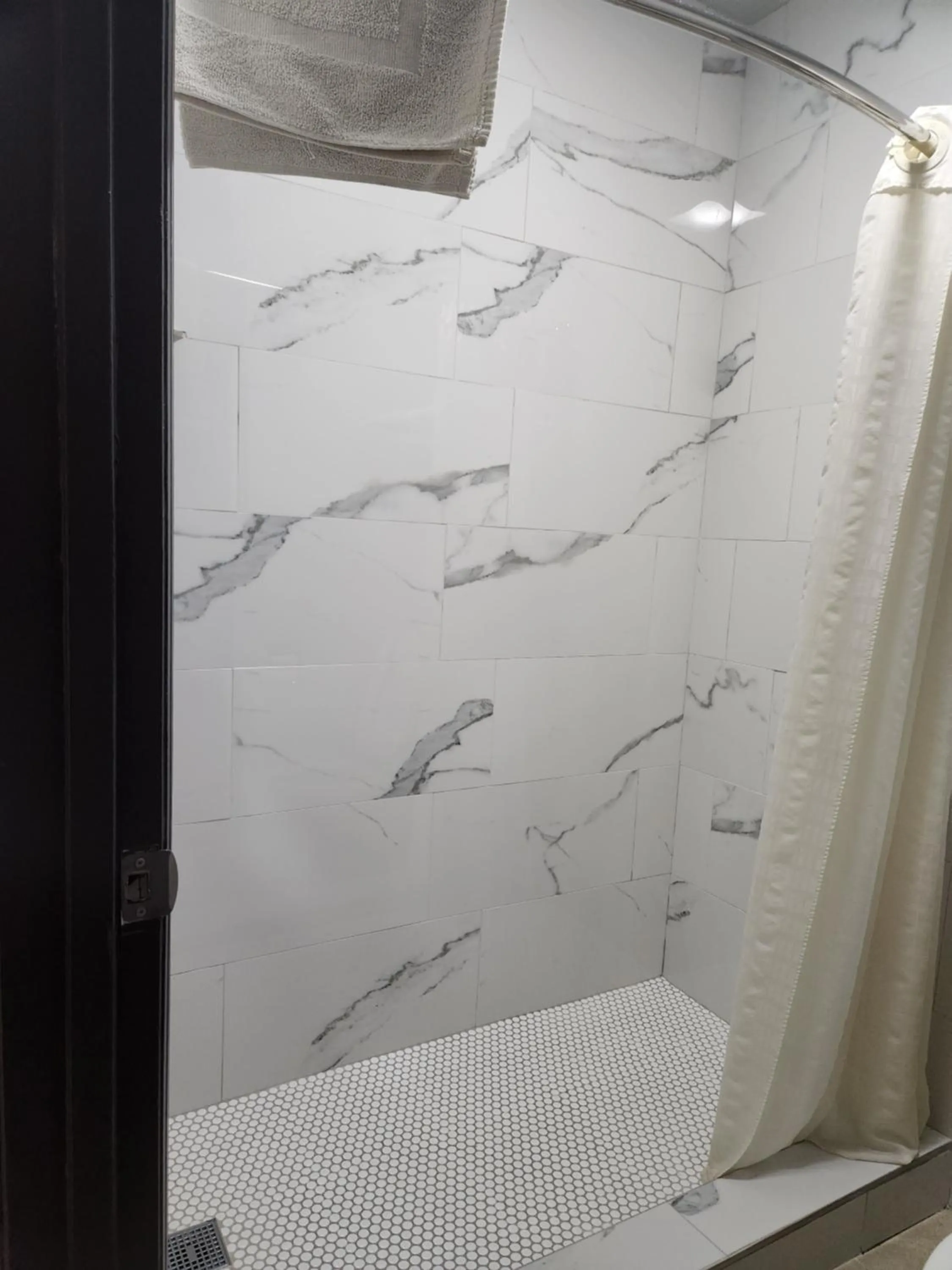 Shower in Budget Host Inn