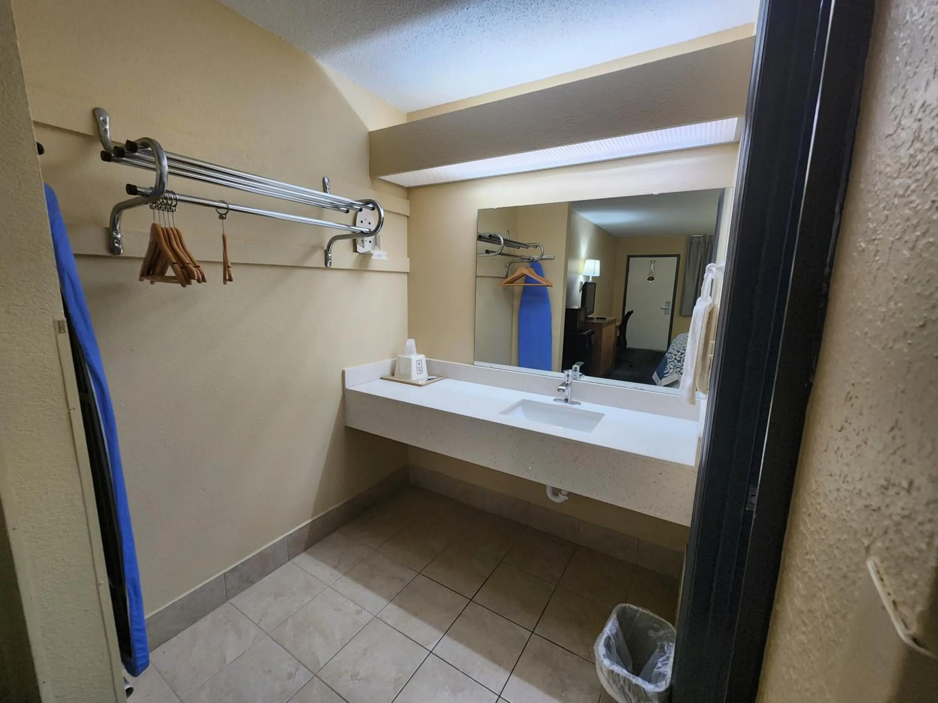 towels in Budget Host Inn