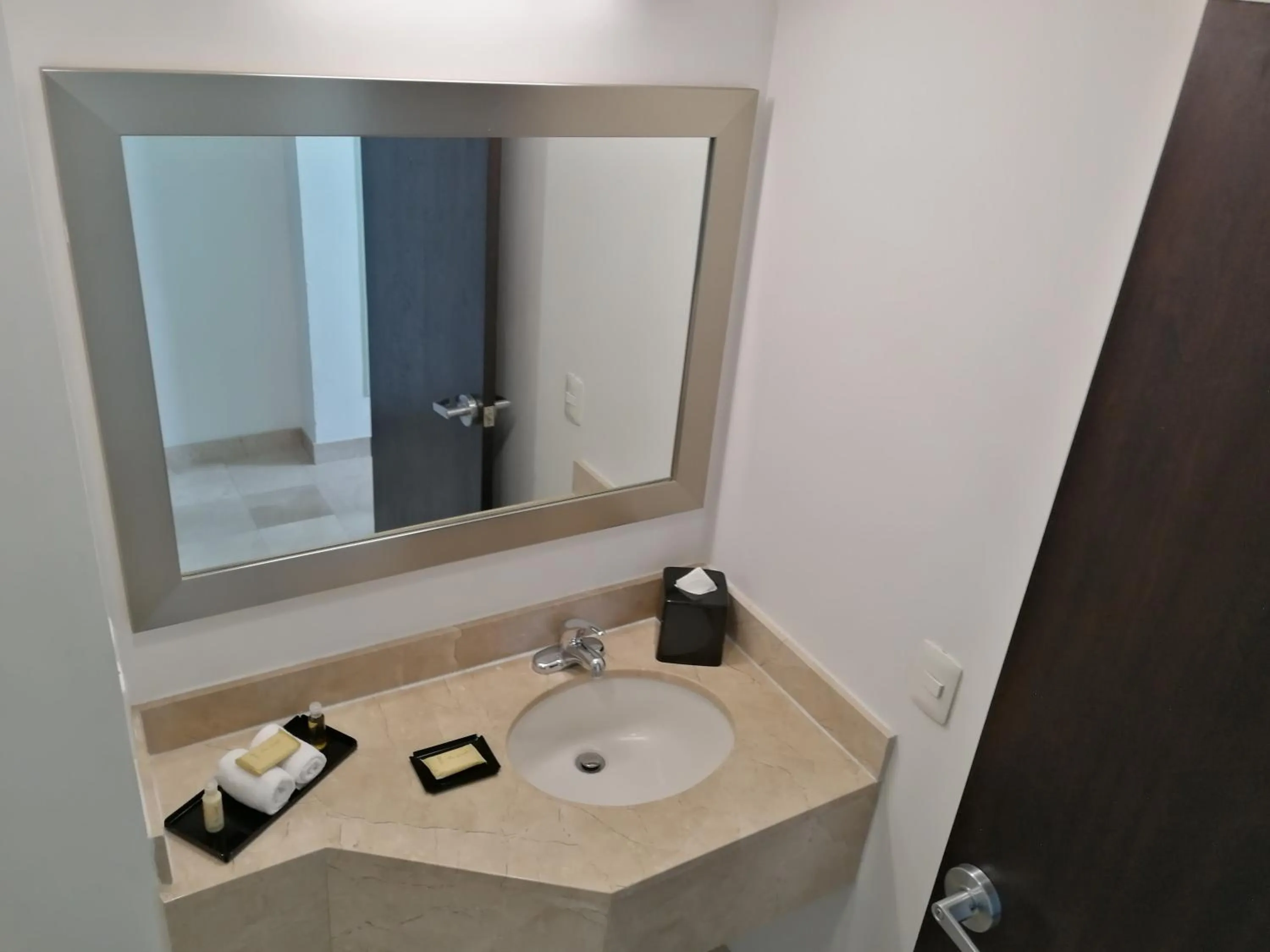 Bathroom in La Quinta by Wyndham Puebla Palmas Angelopolis