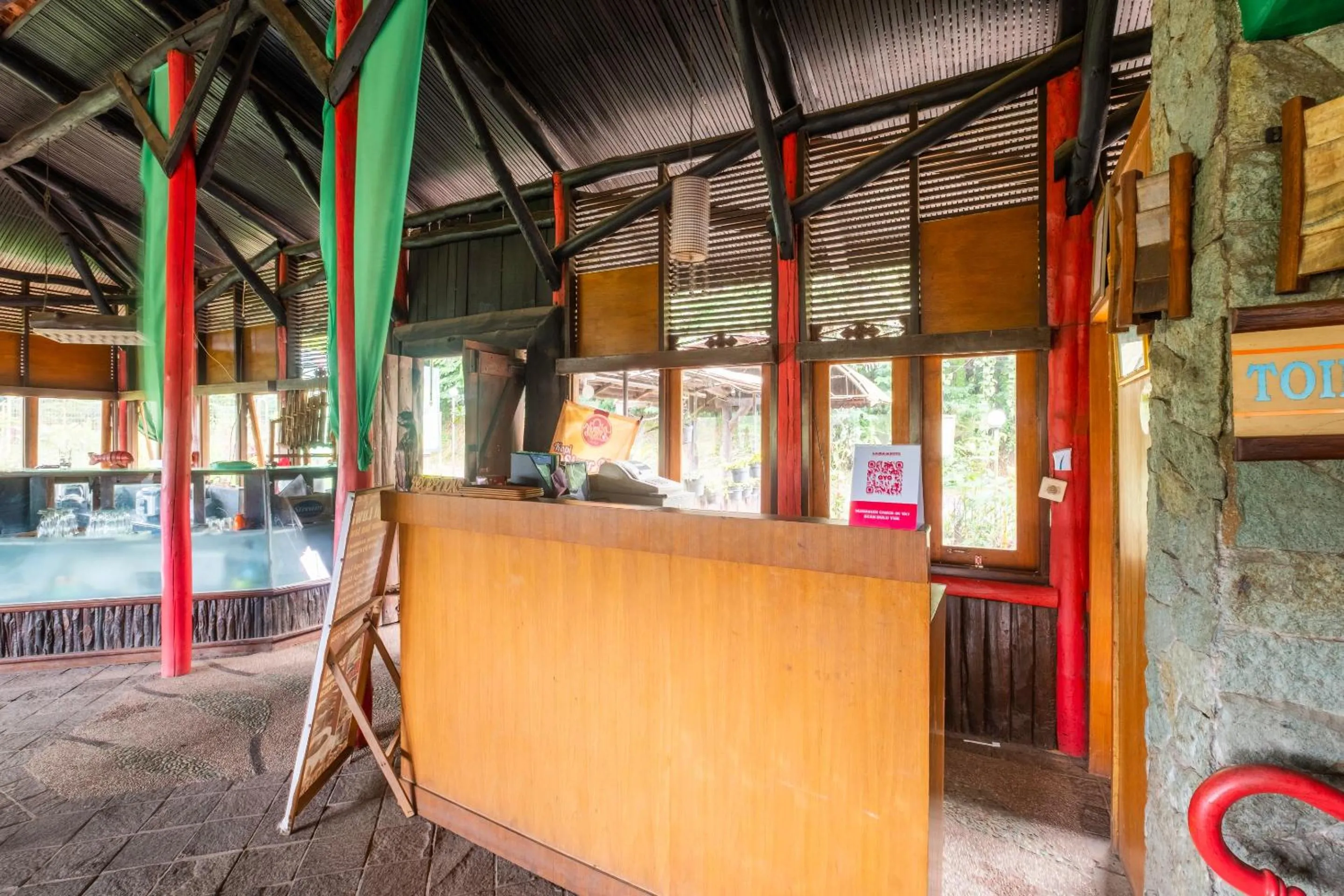 Lobby or reception in Capital O 2640 Cottage GS Rumah Kayu Syariah