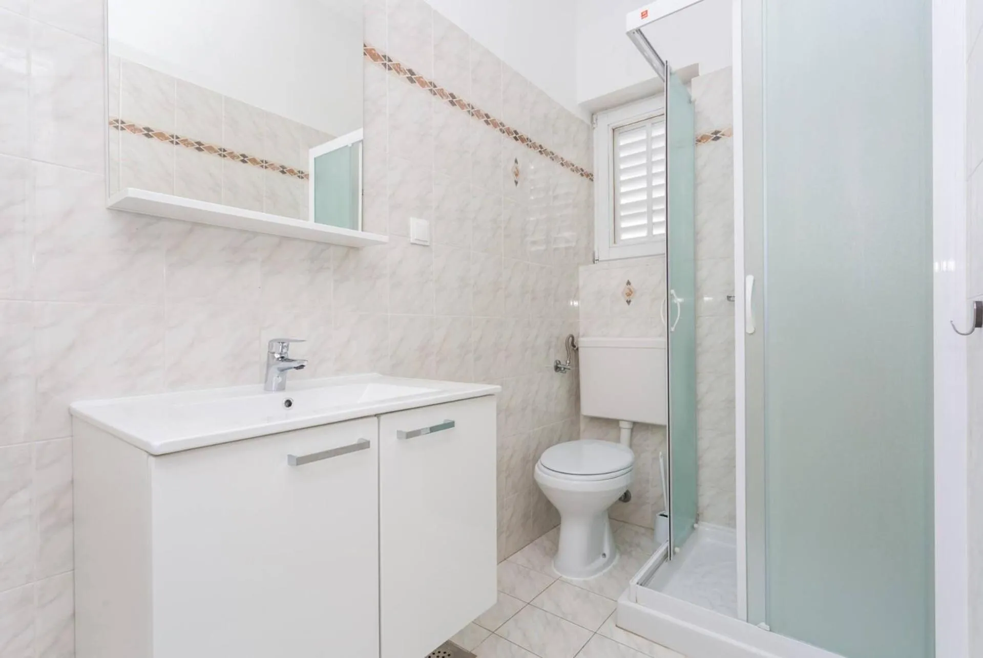 Toilet in Apartments Bernardeta 2