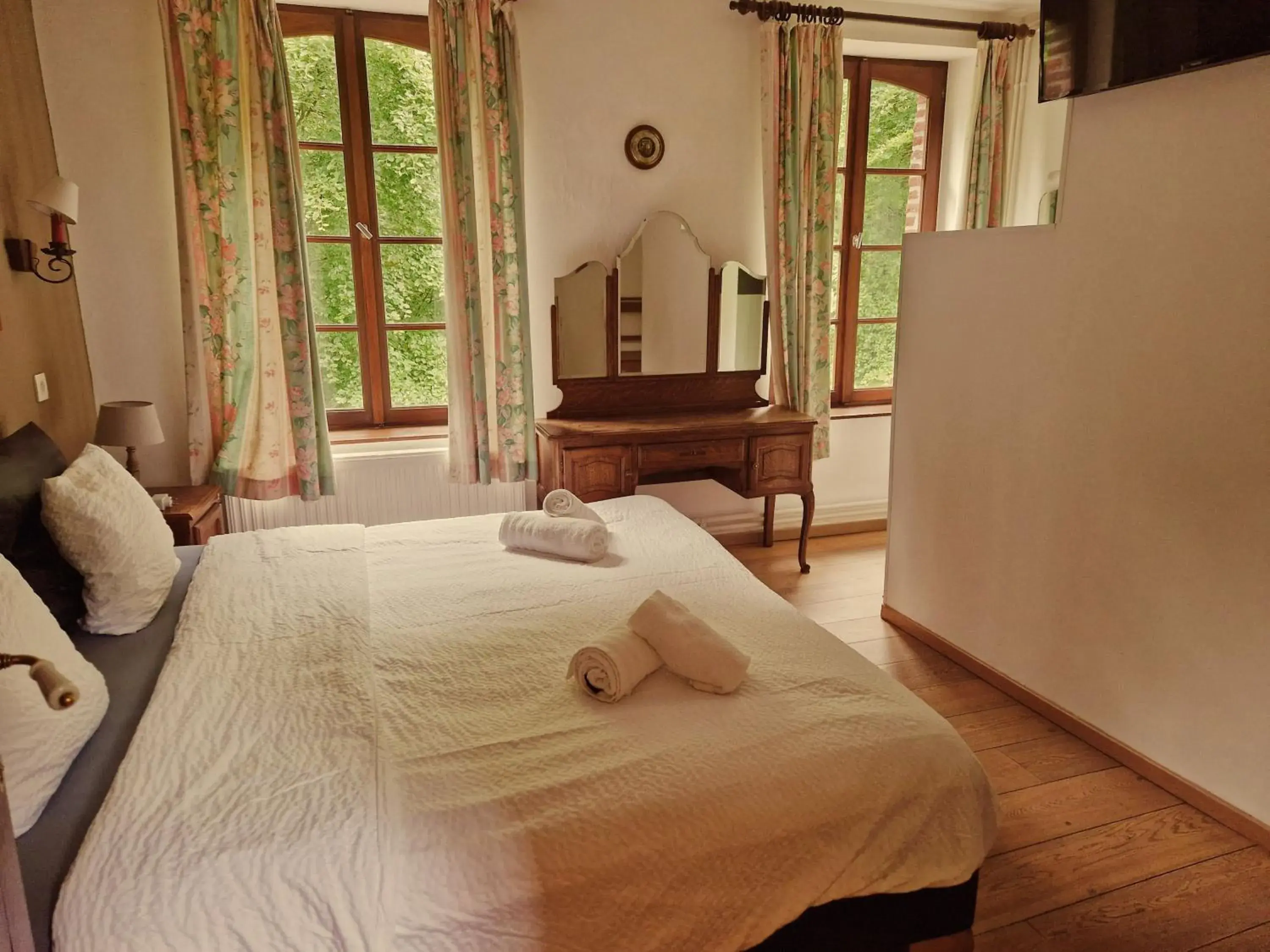 Double Room with Garden View in B&B La Source de la Géronstère Double Room with Garden View in B&B La Source de la Géronstère