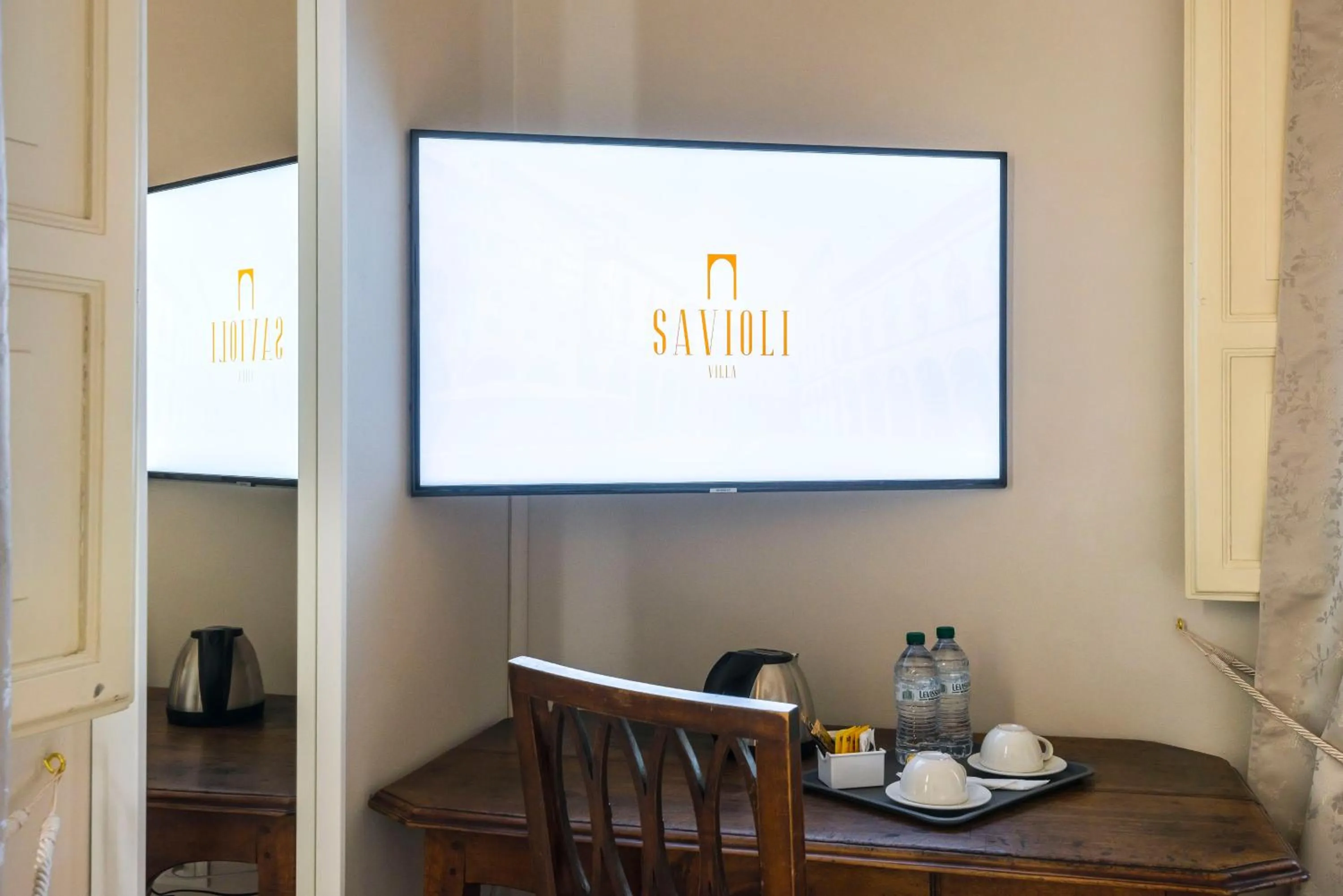 TV and multimedia in Villa Savioli Room & Breakfast