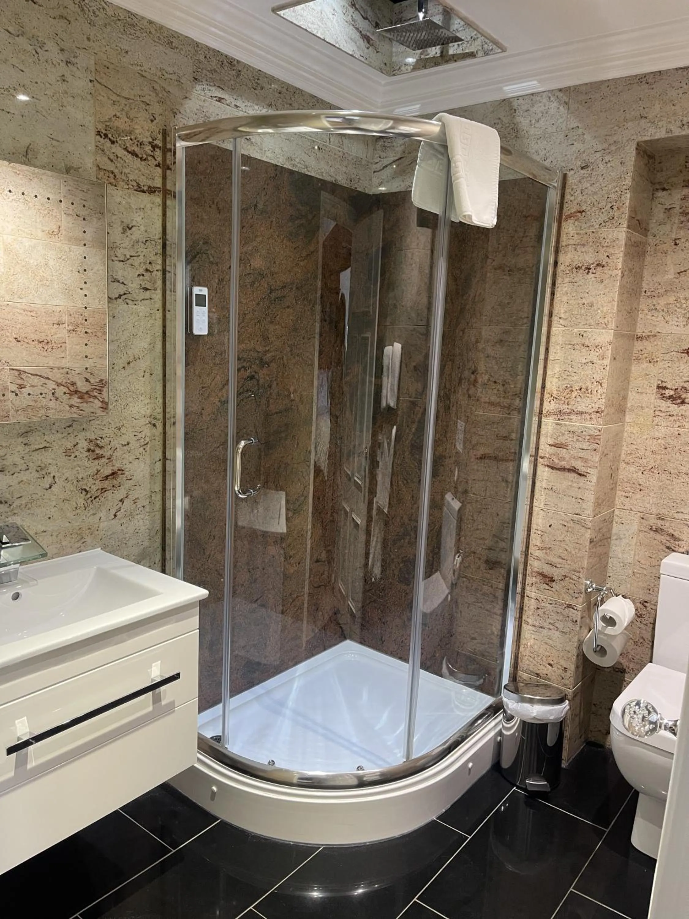 Shower in Dalston Hall