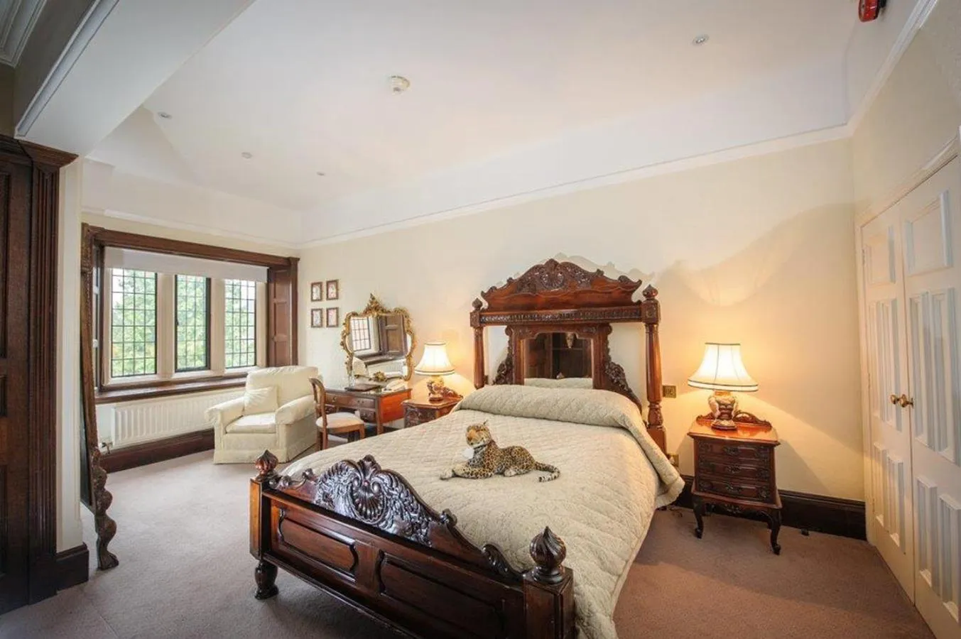Bedroom, Bed in Dalston Hall