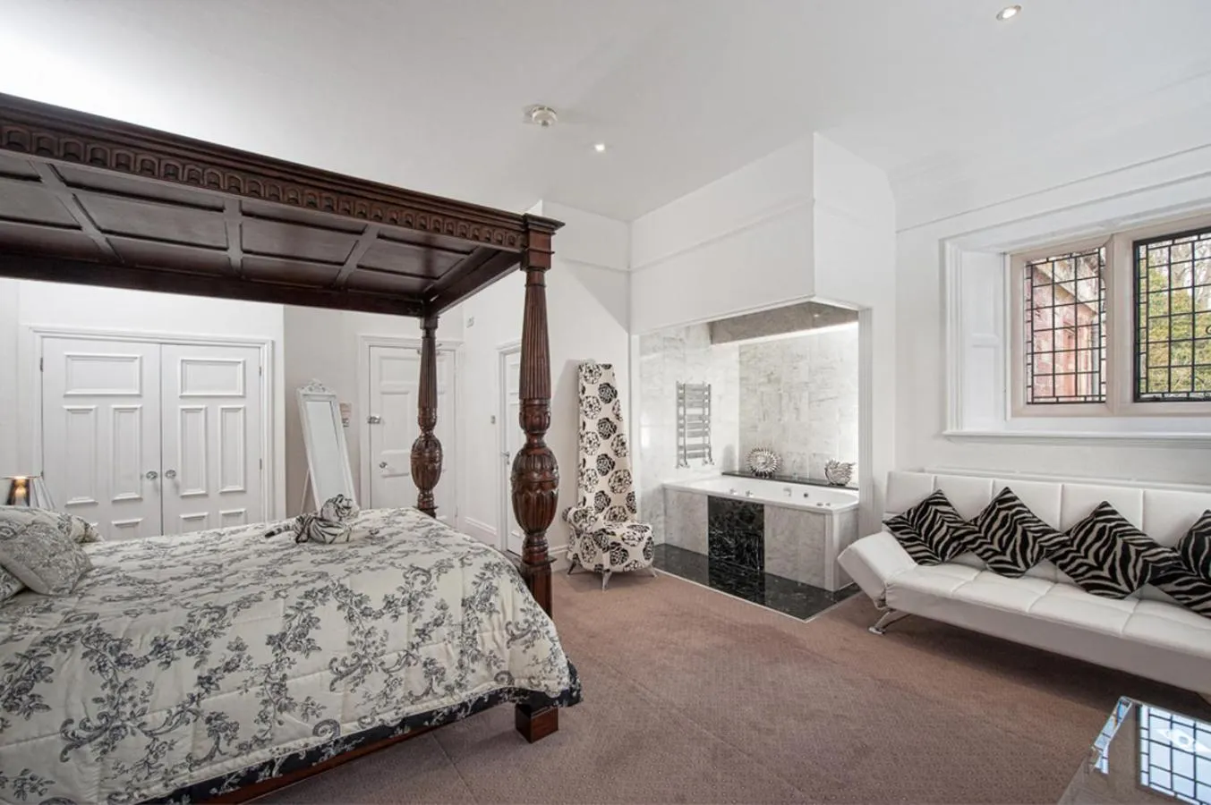 Bedroom, Bed in Dalston Hall