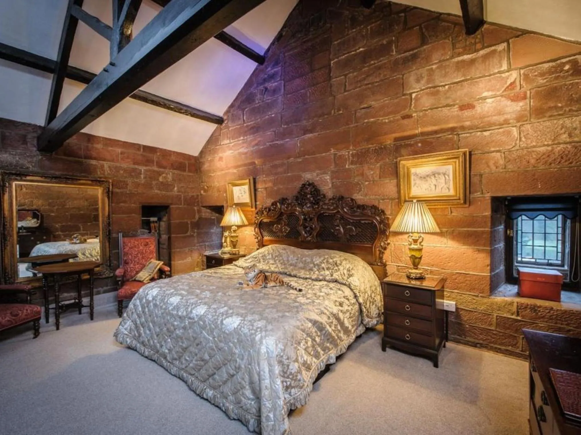 Bedroom, Bed in Dalston Hall