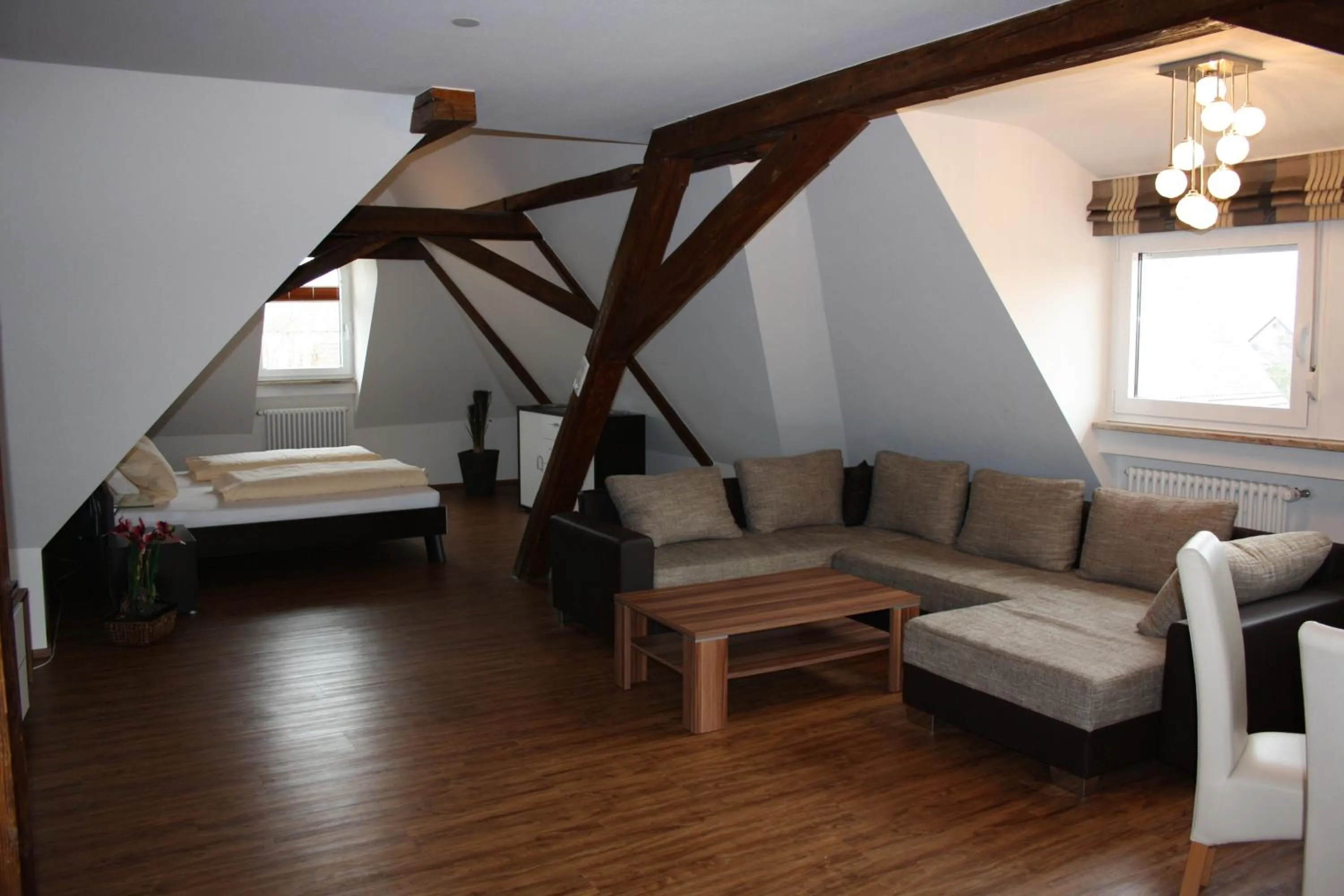 Photo of the whole room, Bed in Thai Tawan