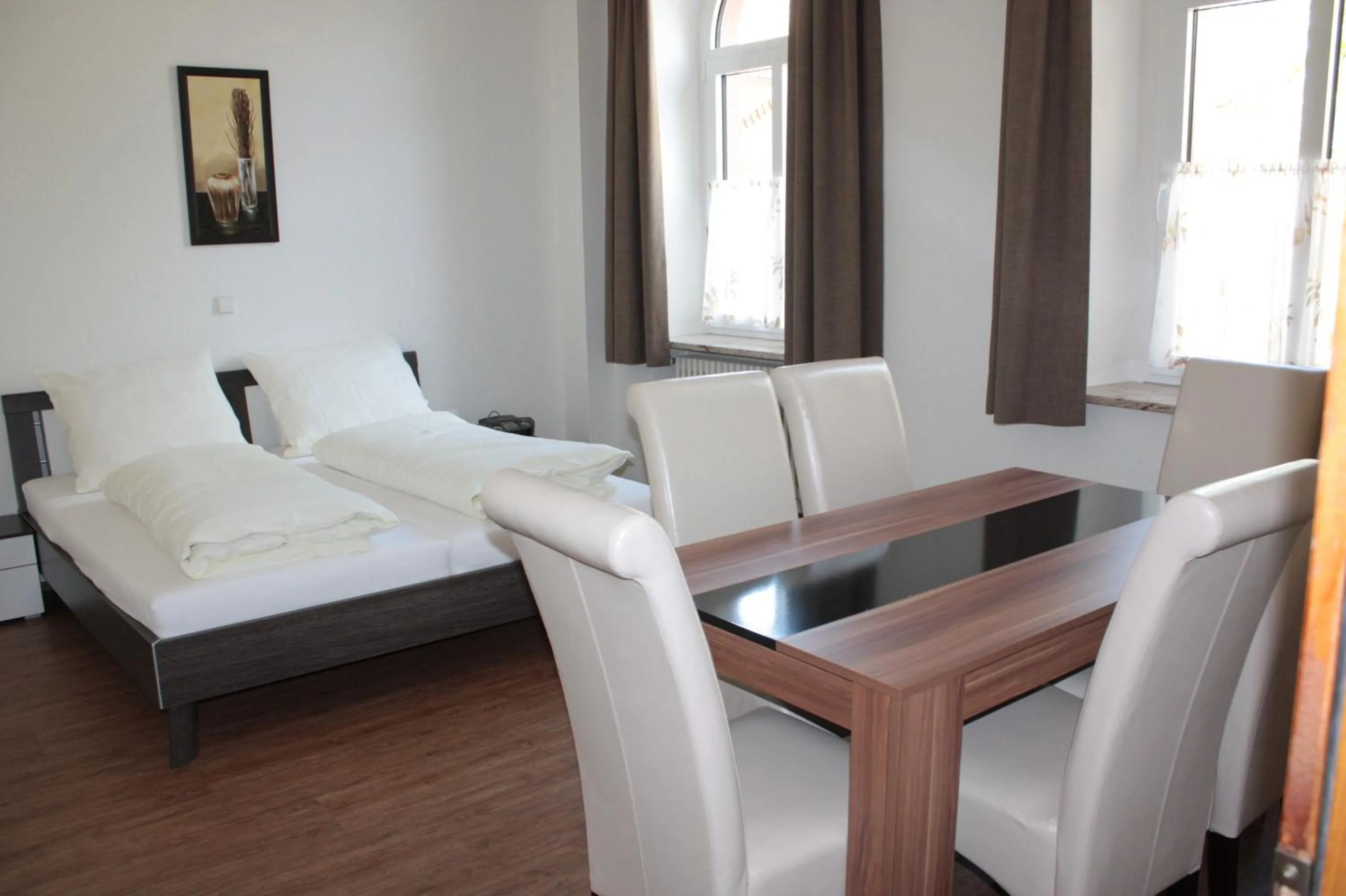 Photo of the whole room, Bed in Thai Tawan