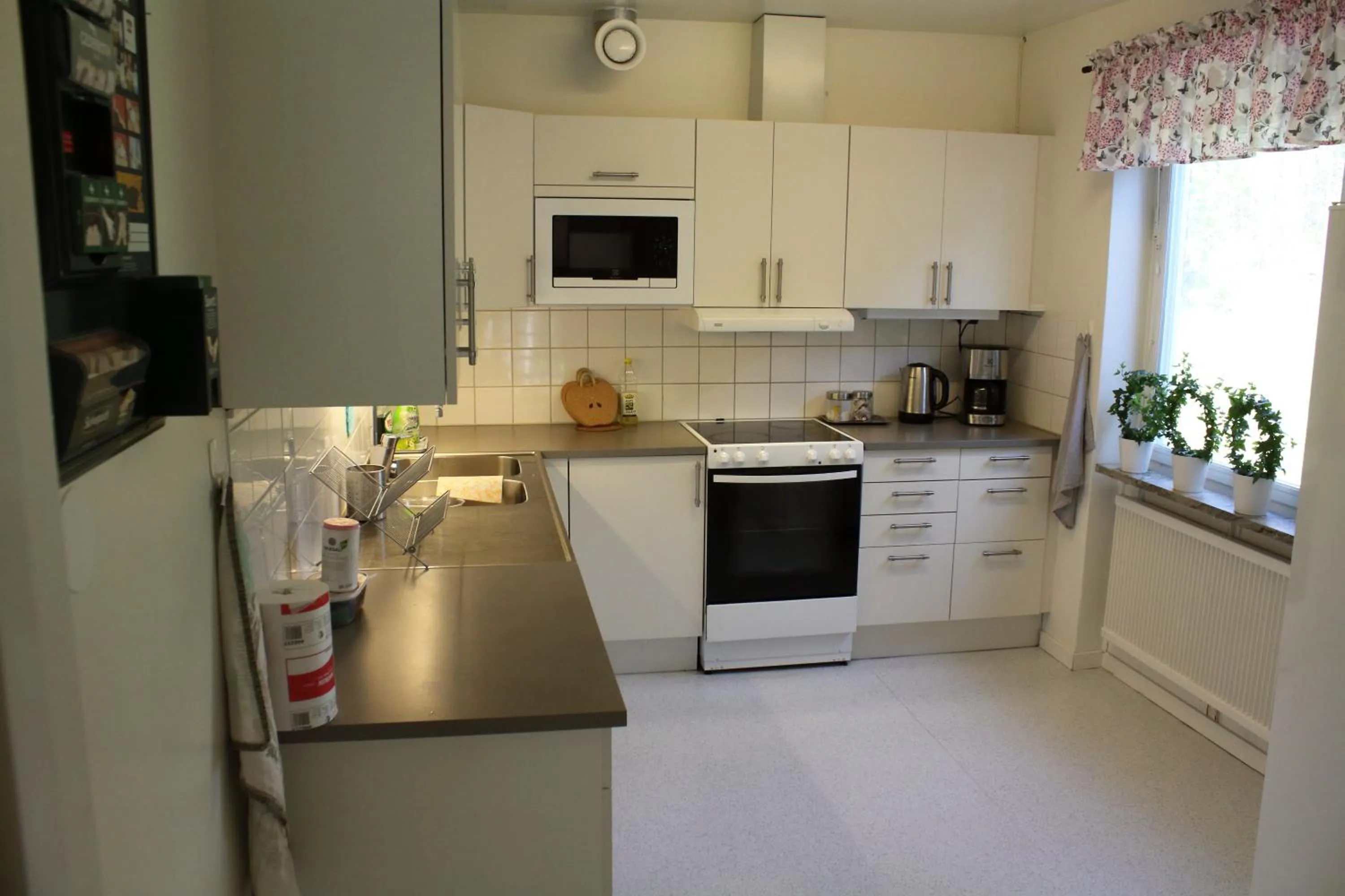 Communal kitchen in Ekbackens Vandrarhem