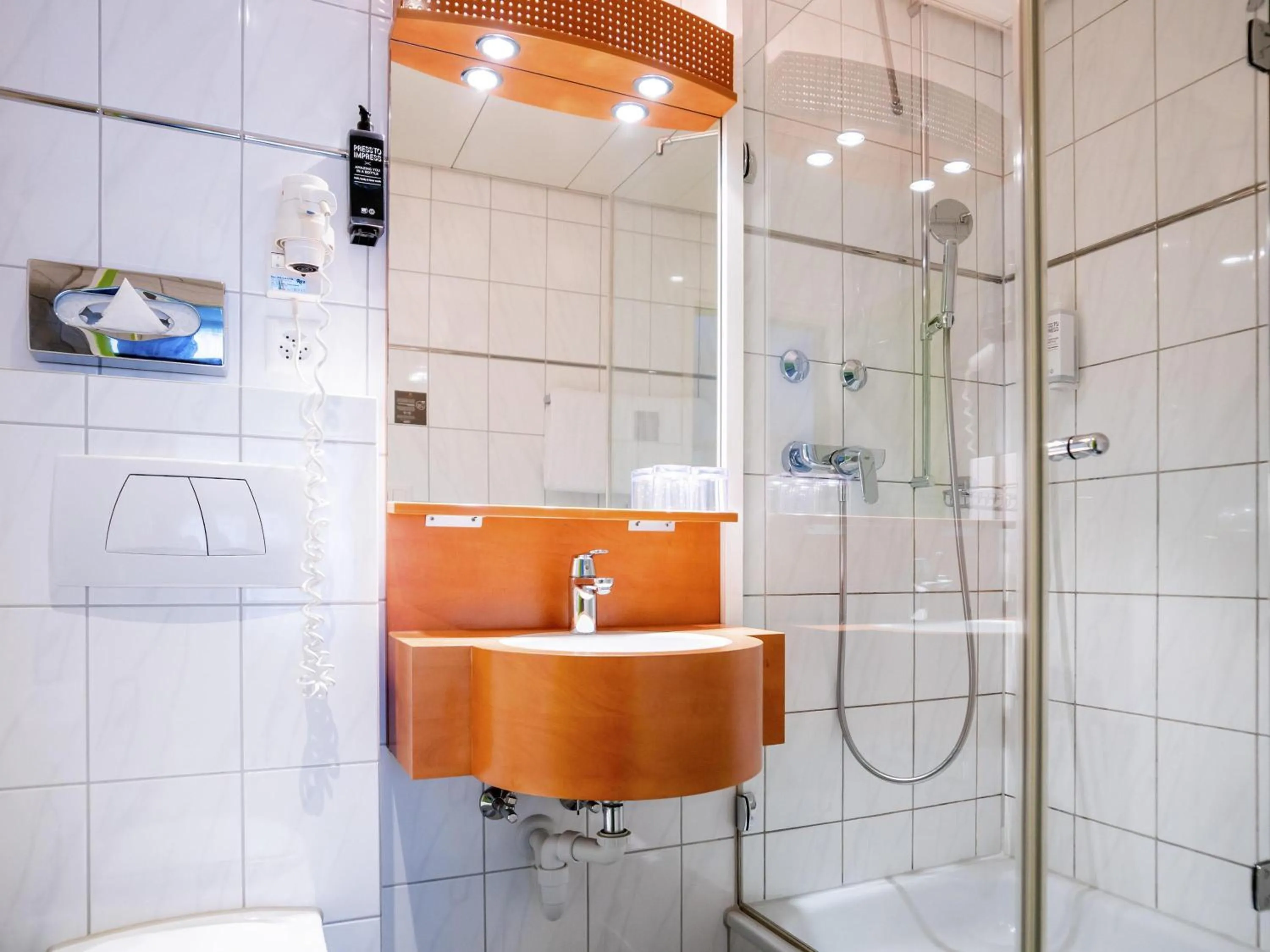 Bedroom in ibis Styles Luzern