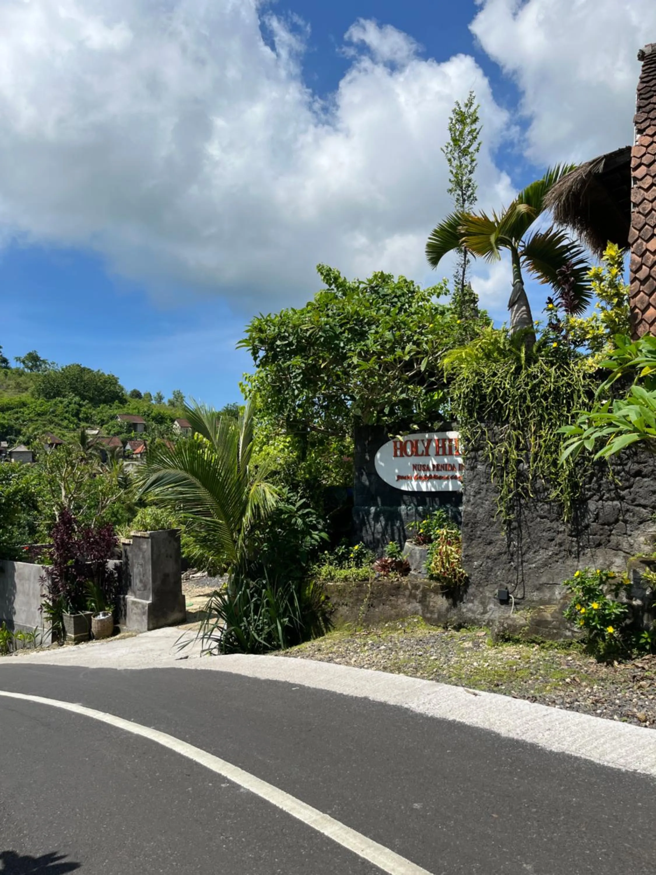Facade/entrance in Holy Hills Bungalow Nusa Penida