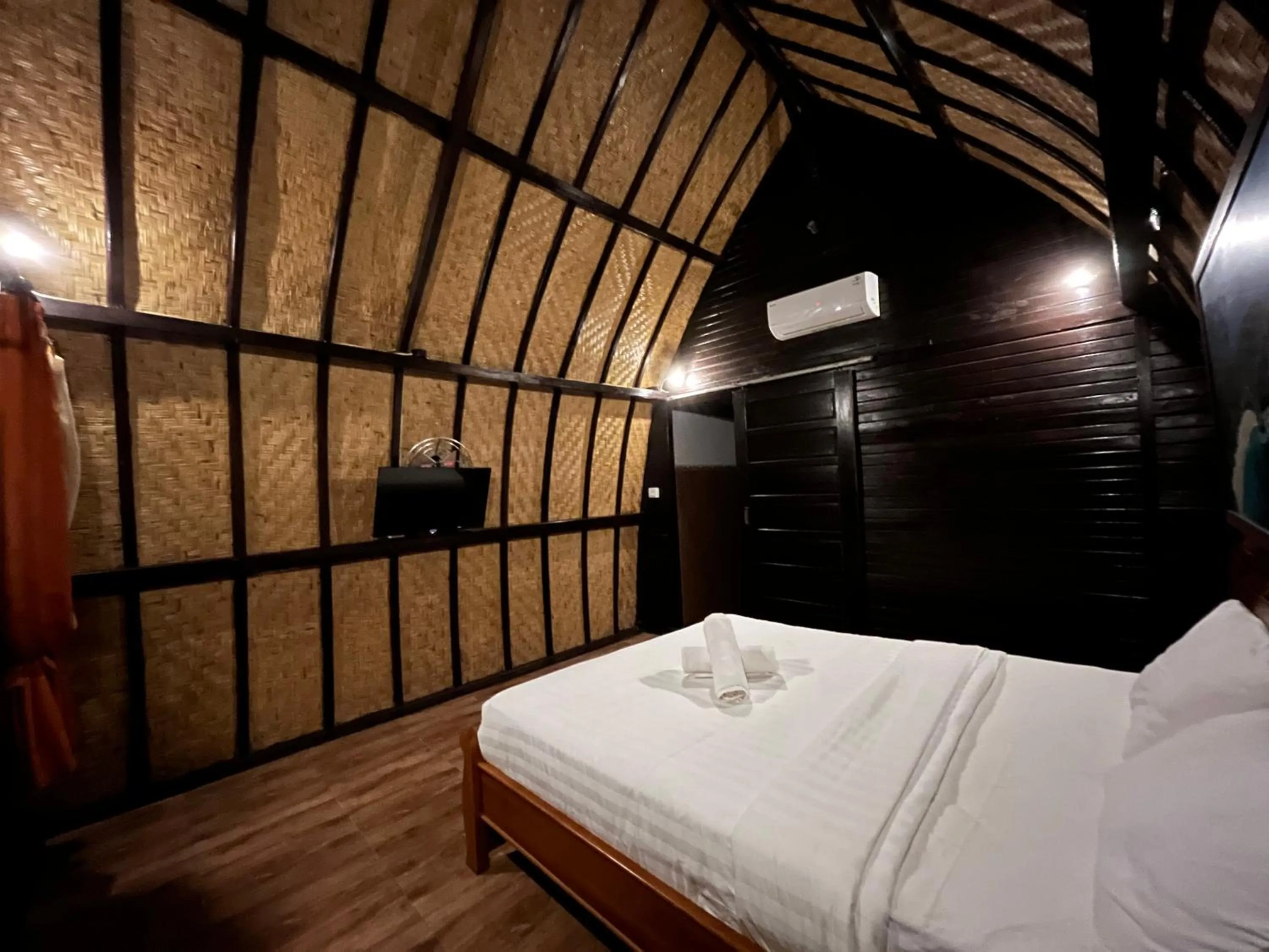 Bed in Holy Hills Bungalow Nusa Penida