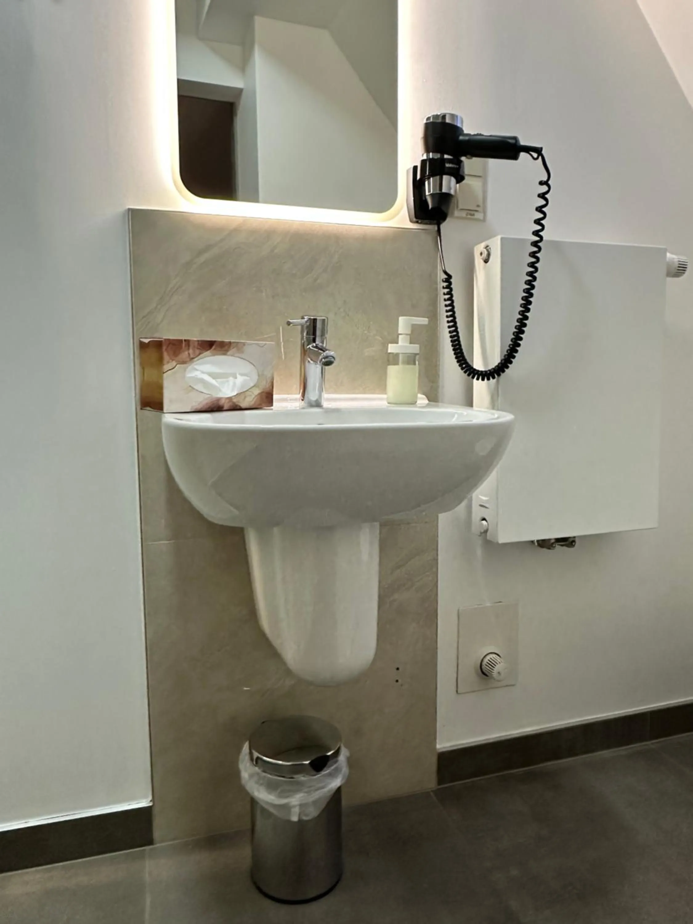 Bathroom in Hotel Am Markt