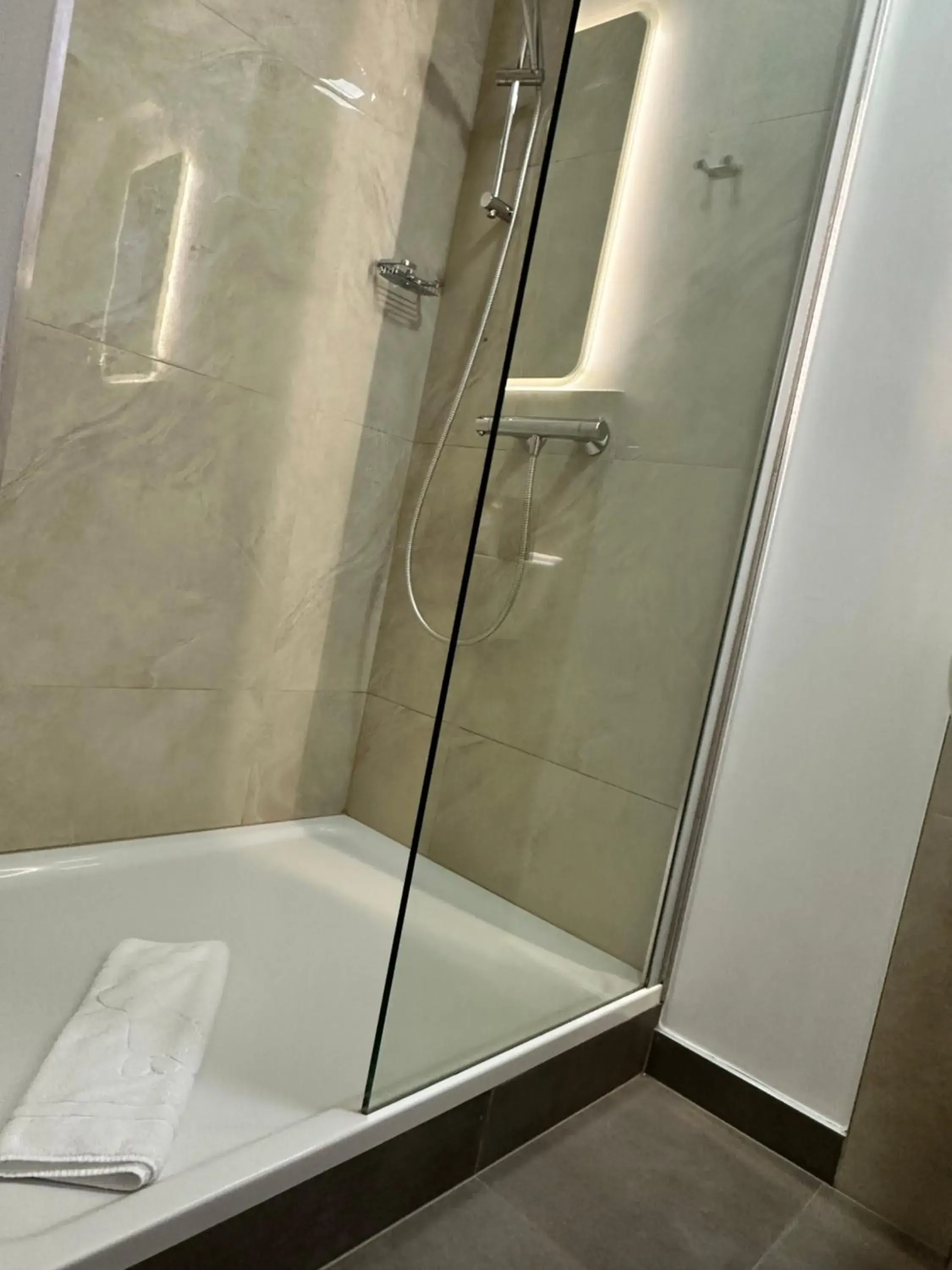 Bathroom in Hotel Am Markt Bathroom in Hotel Am Markt