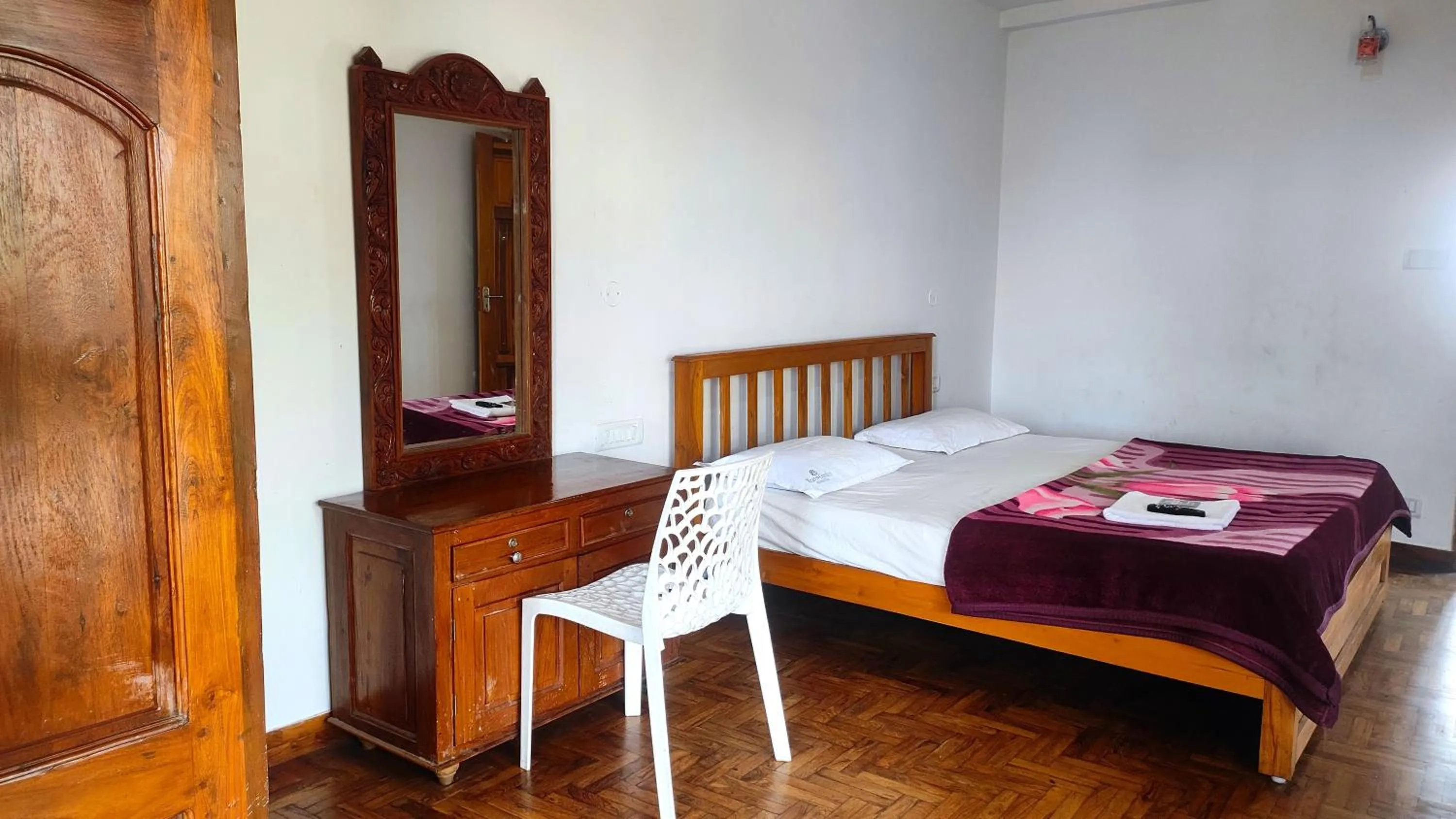 Bed in Pears Garden Royal Suite