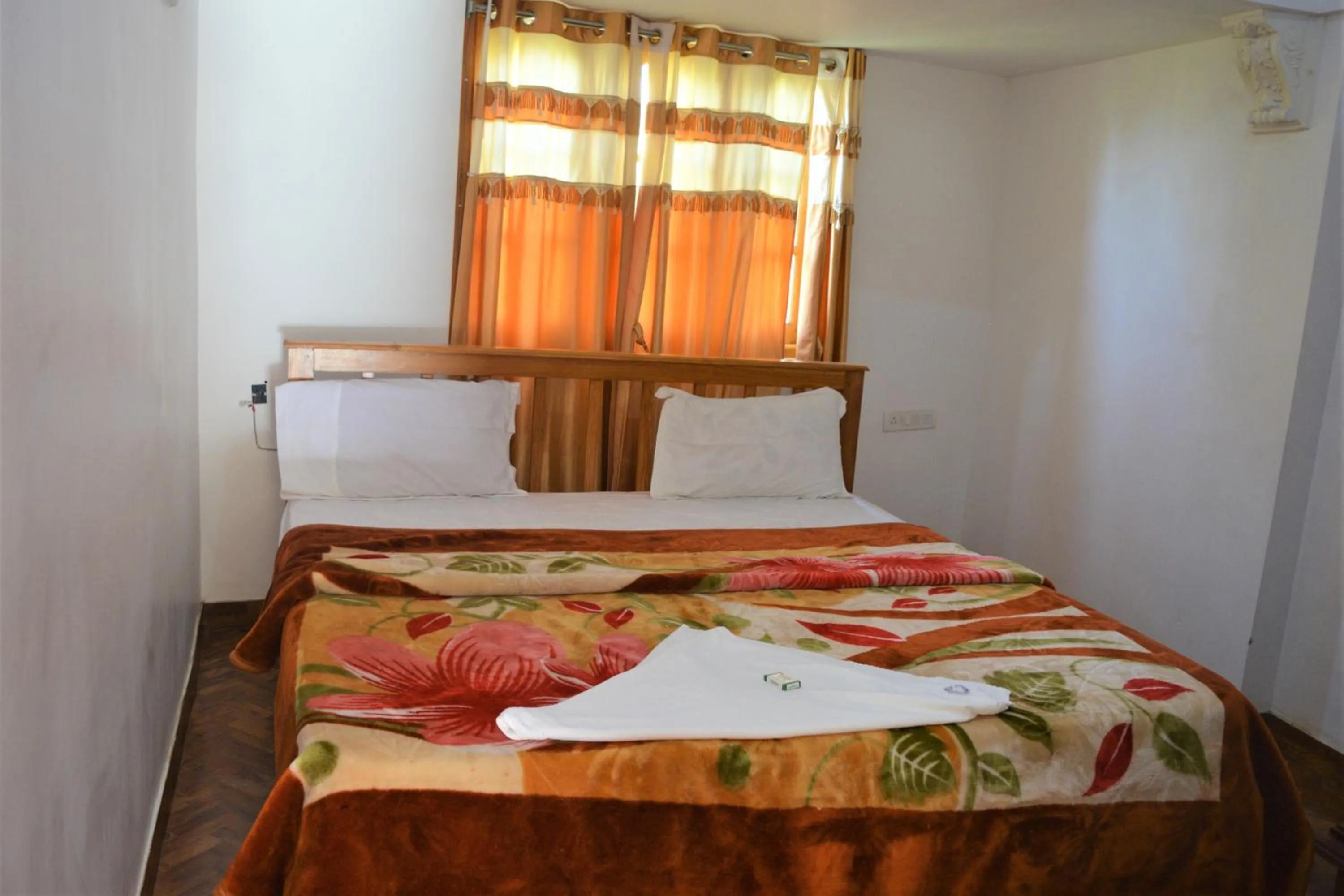 Bed in Pears Garden Royal Suite