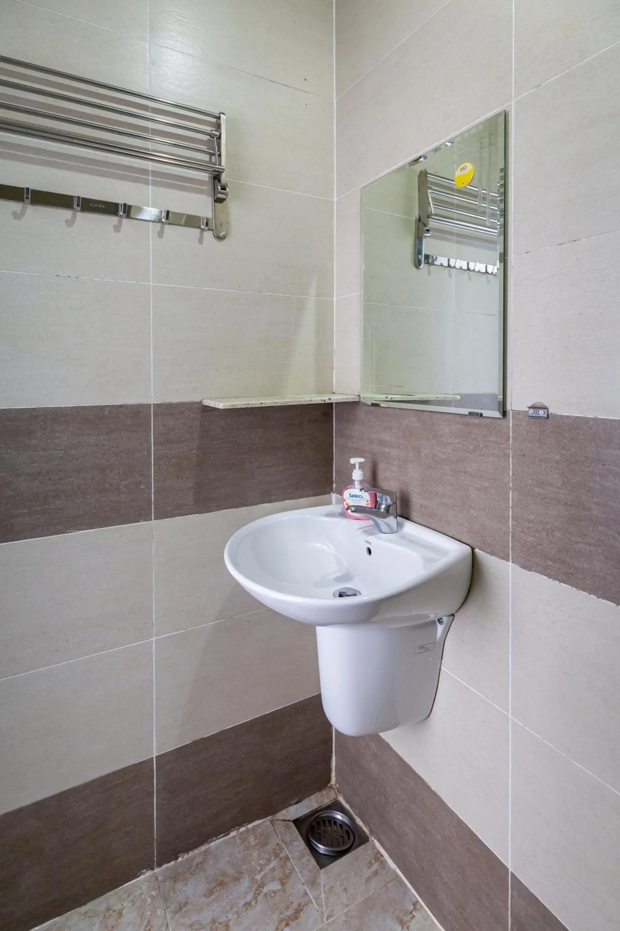 Shower in Cola's Homestay