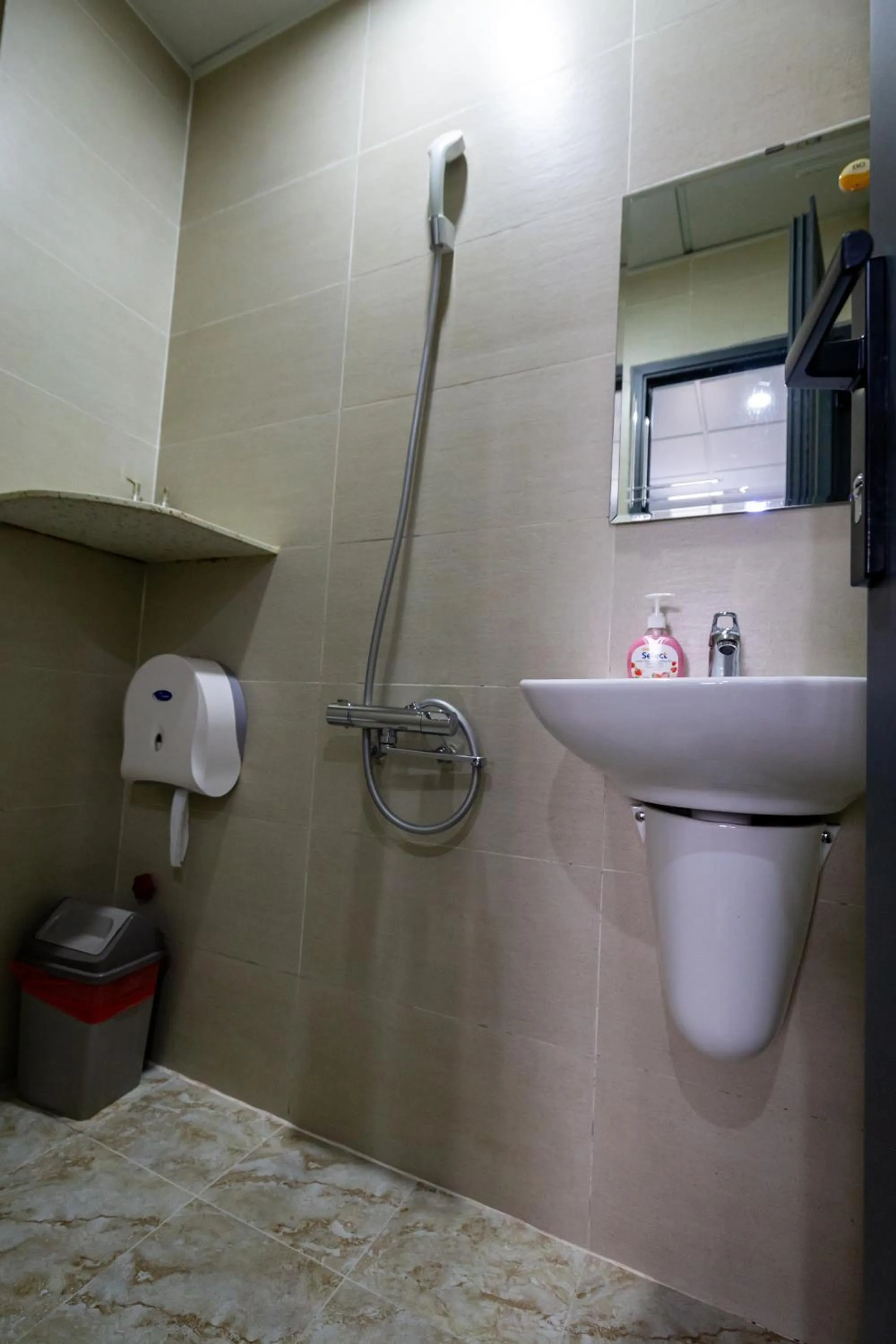 Shower in Cola's Homestay