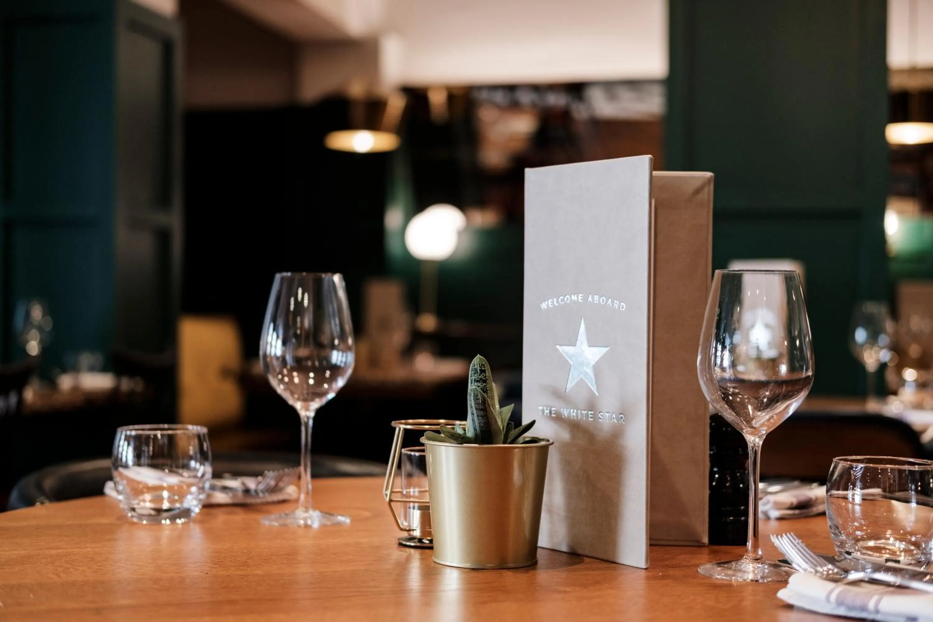 Restaurant/places to eat in The White Star Tavern