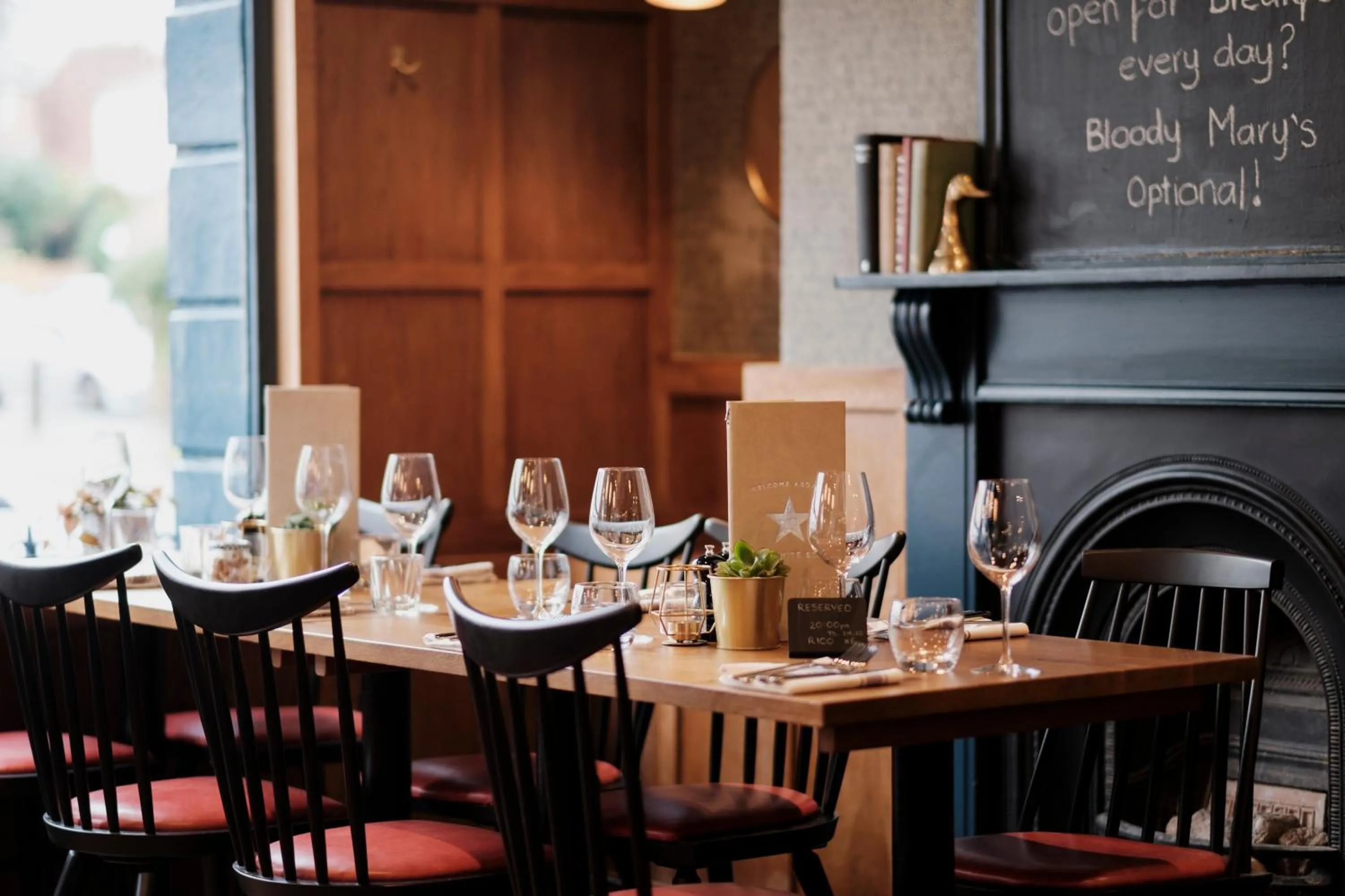 Restaurant/places to eat in The White Star Tavern