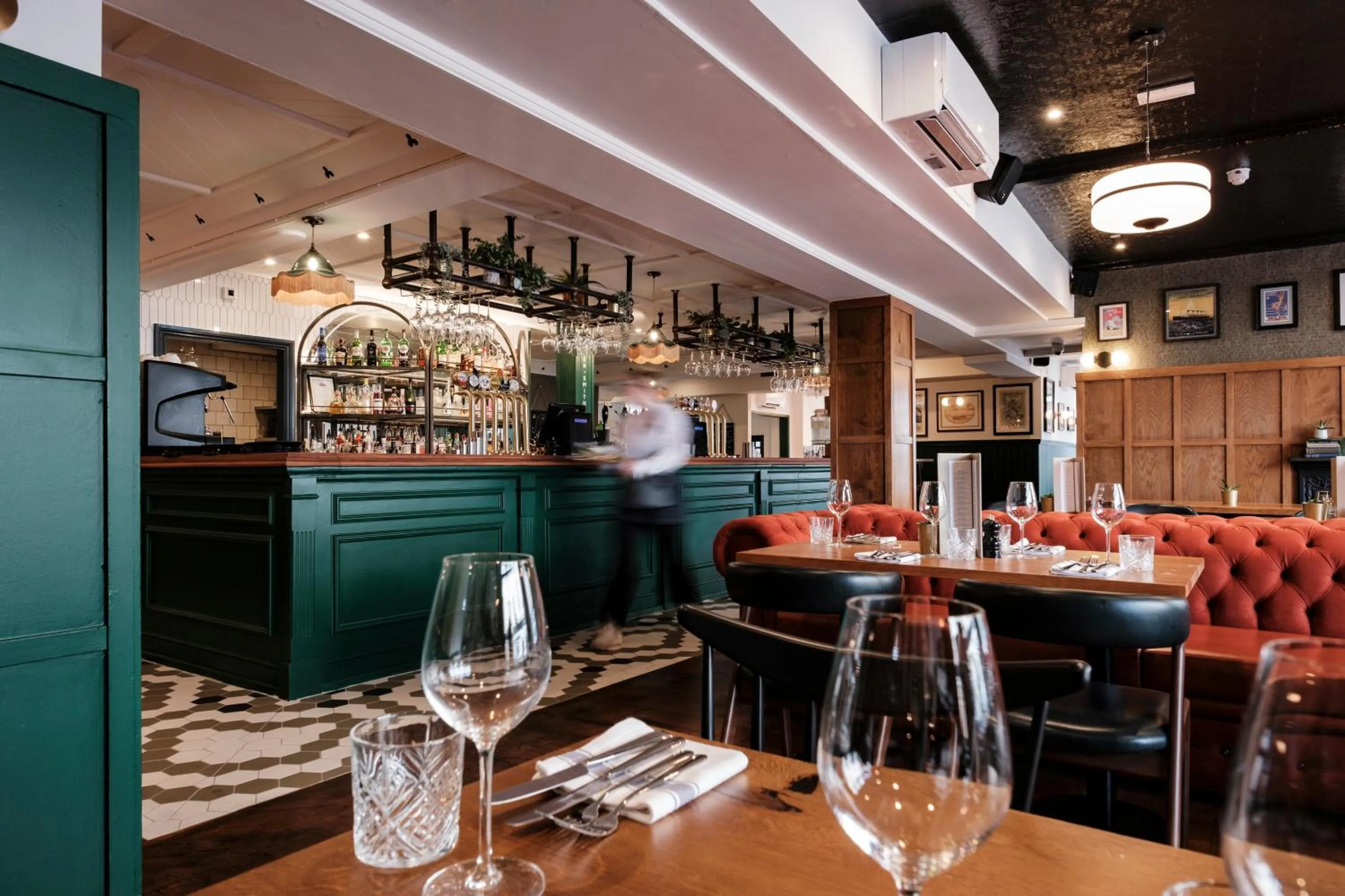 Restaurant/places to eat in The White Star Tavern