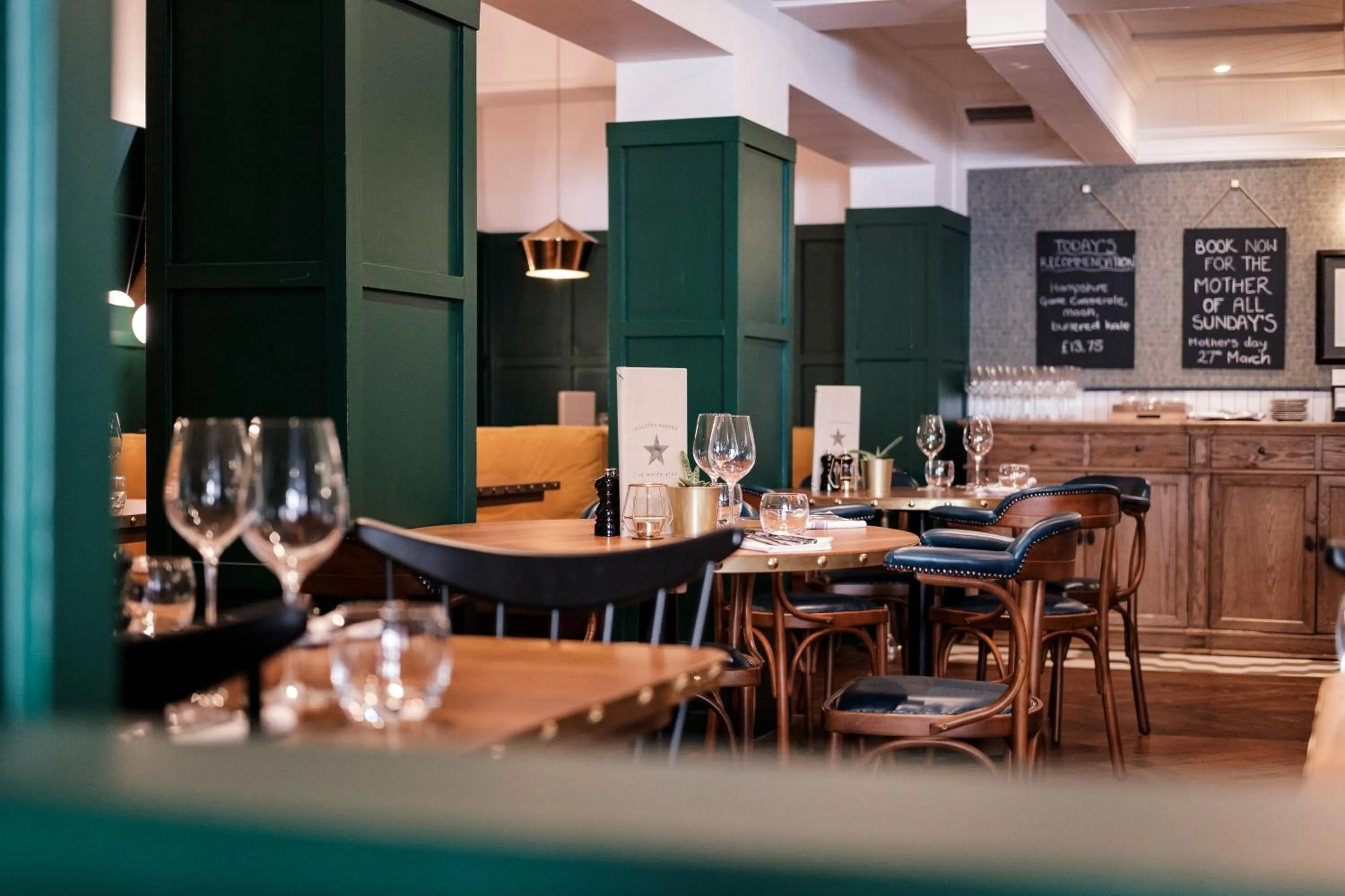 Restaurant/places to eat in The White Star Tavern