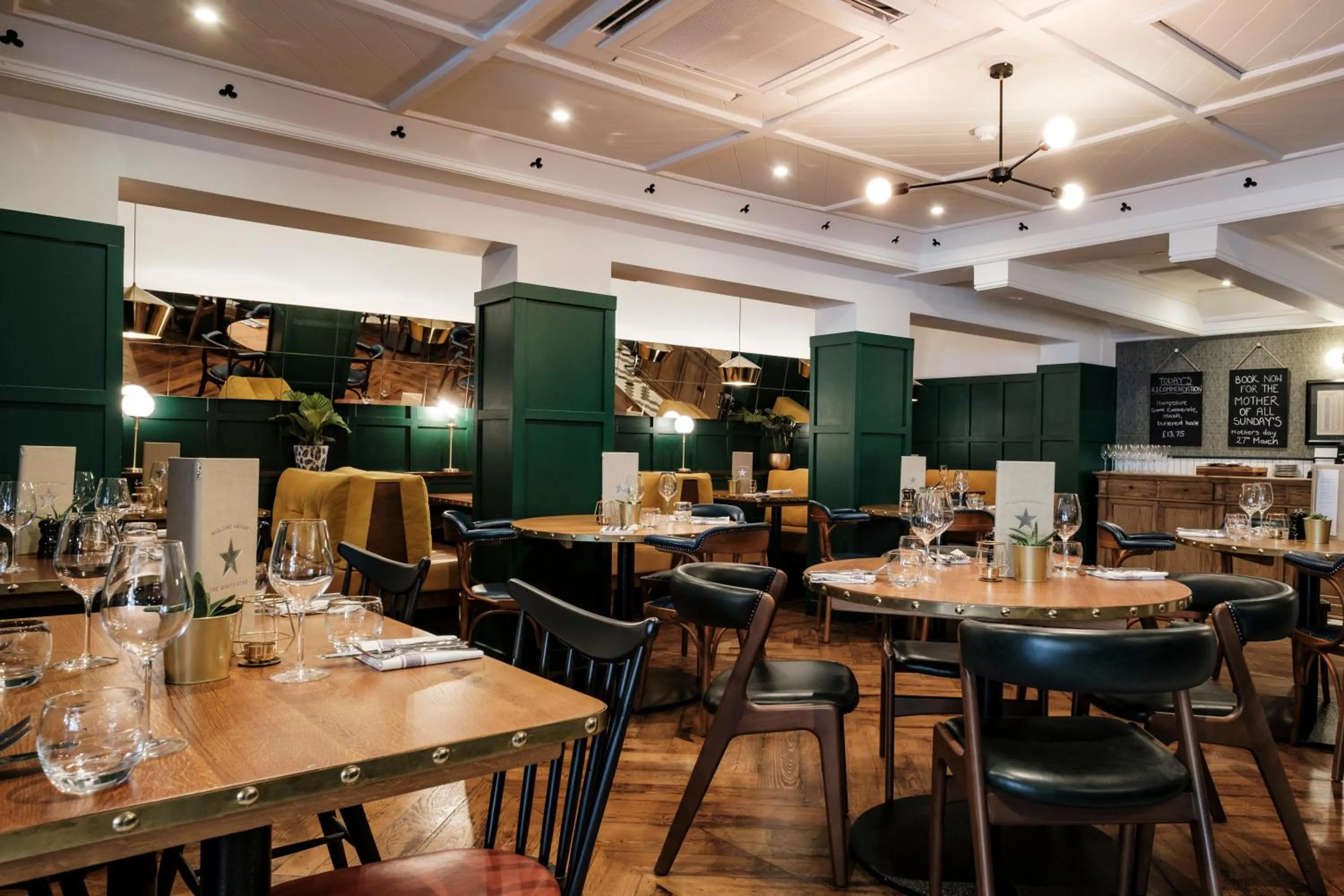 Restaurant/places to eat in The White Star Tavern