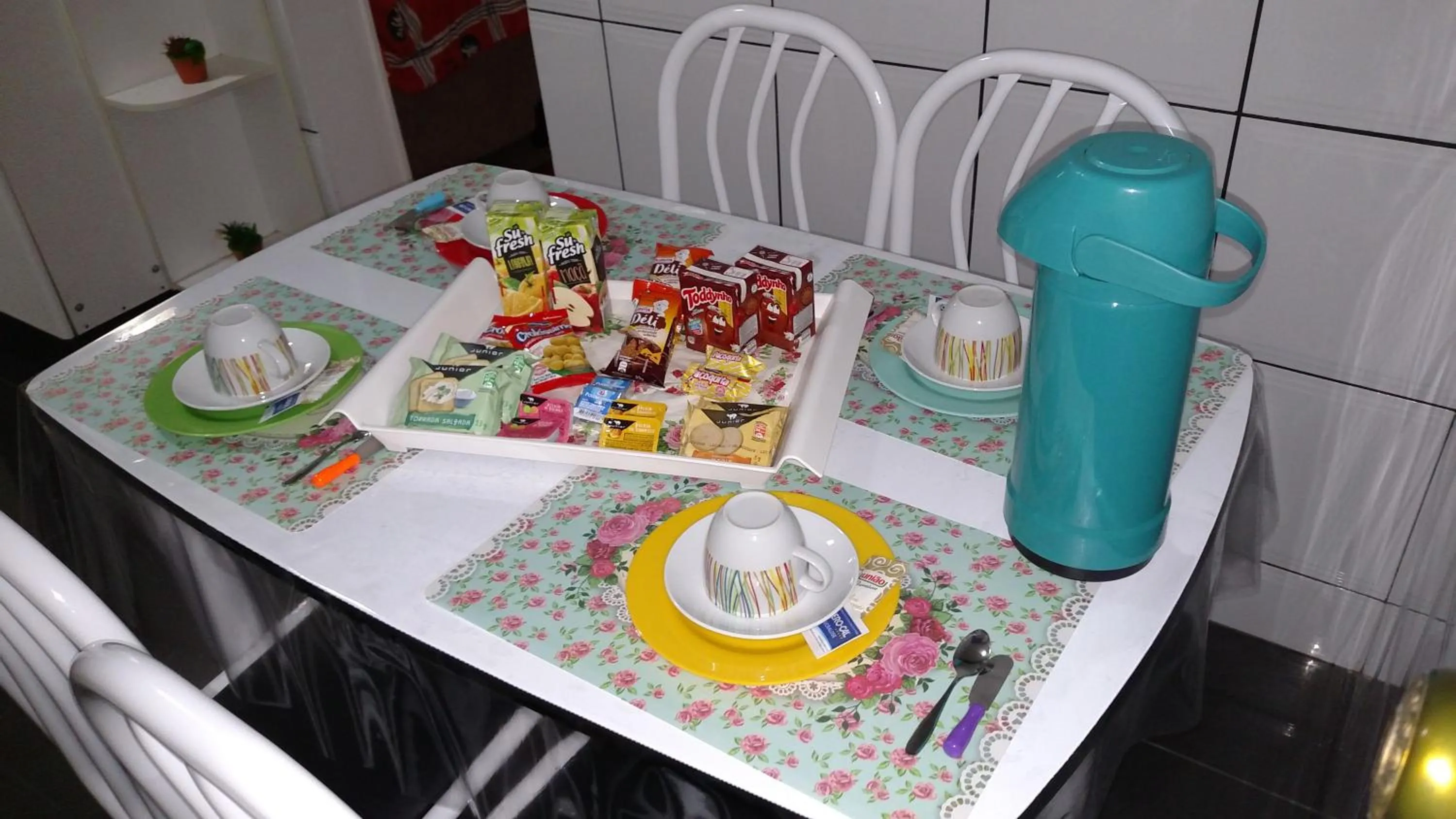 Coffee/tea facilities in Aconchegante ao lado do shopping com garagem e Wifi