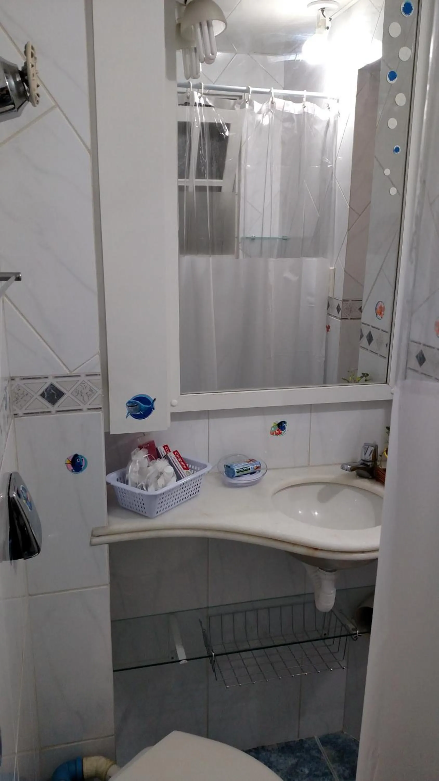 Bathroom in Aconchegante ao lado do shopping com garagem e Wifi