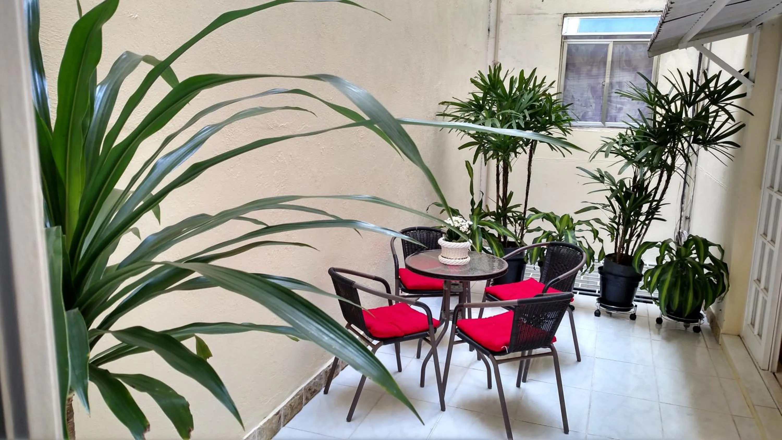 Patio in Aconchegante ao lado do shopping com garagem e Wifi