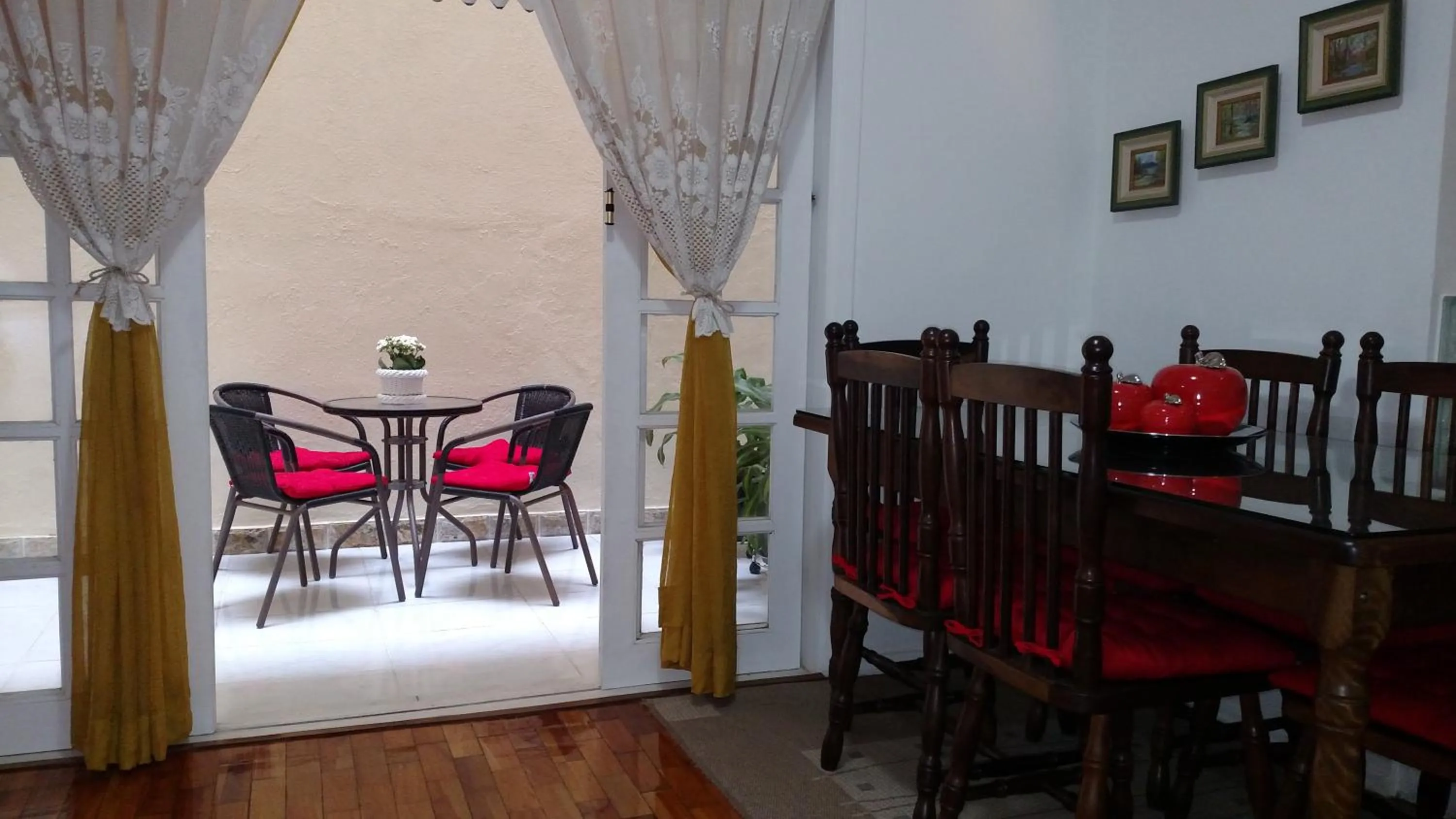 Patio in Aconchegante ao lado do shopping com garagem e Wifi
