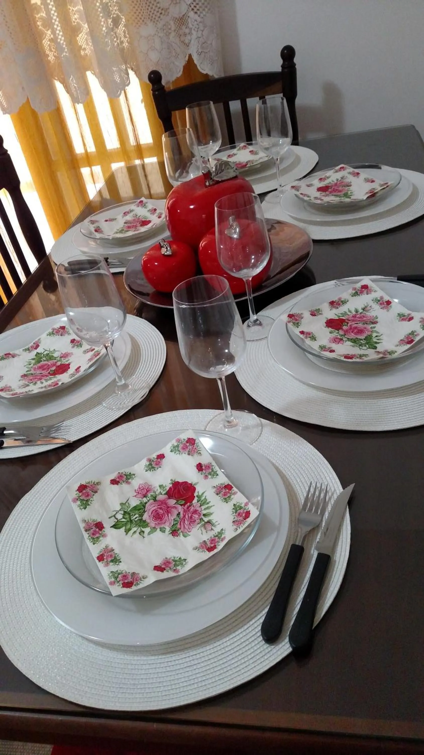 Dining area in Aconchegante ao lado do shopping com garagem e Wifi