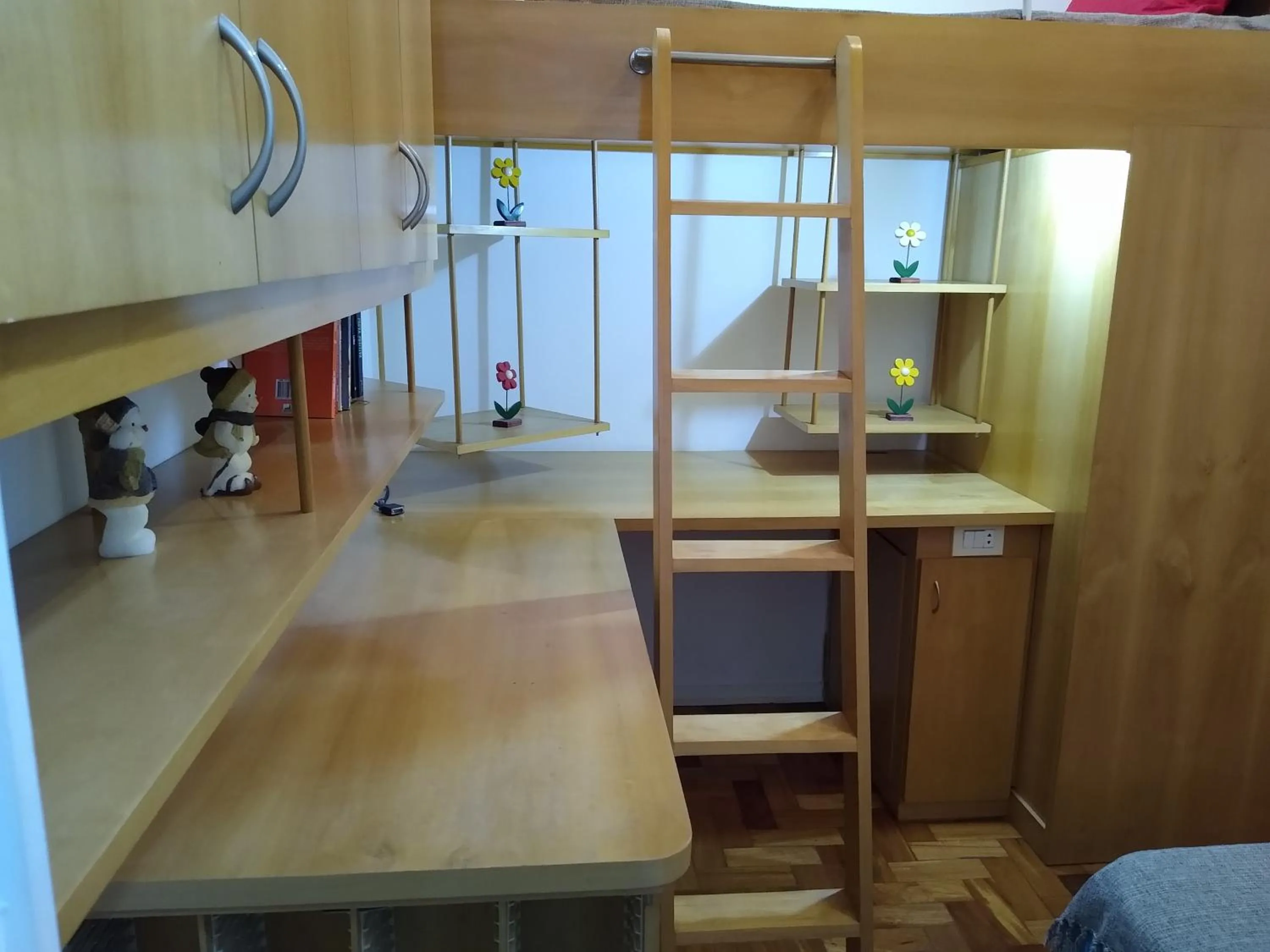 bunk bed in Aconchegante ao lado do shopping com garagem e Wifi