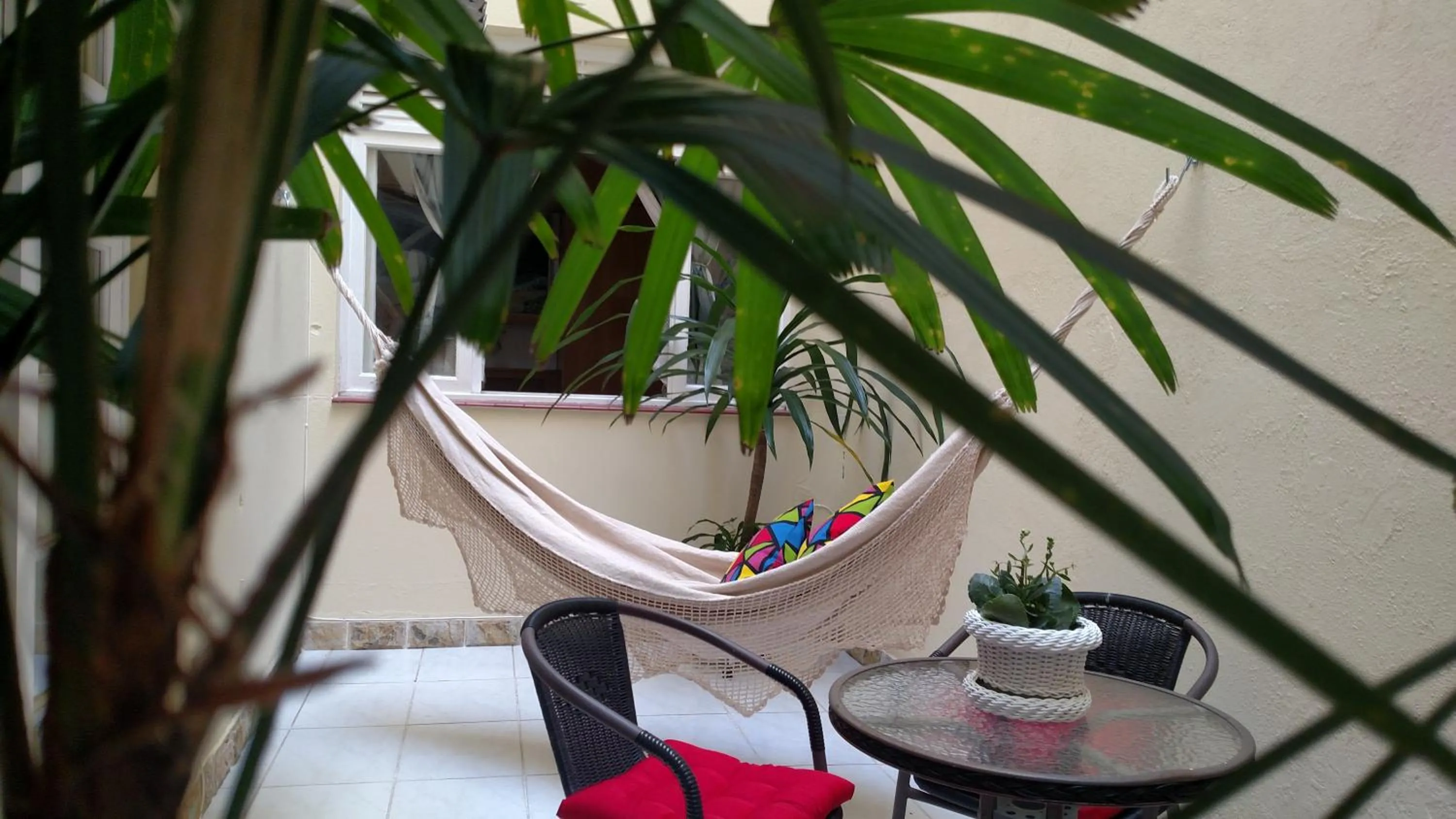 Patio in Aconchegante ao lado do shopping com garagem e Wifi