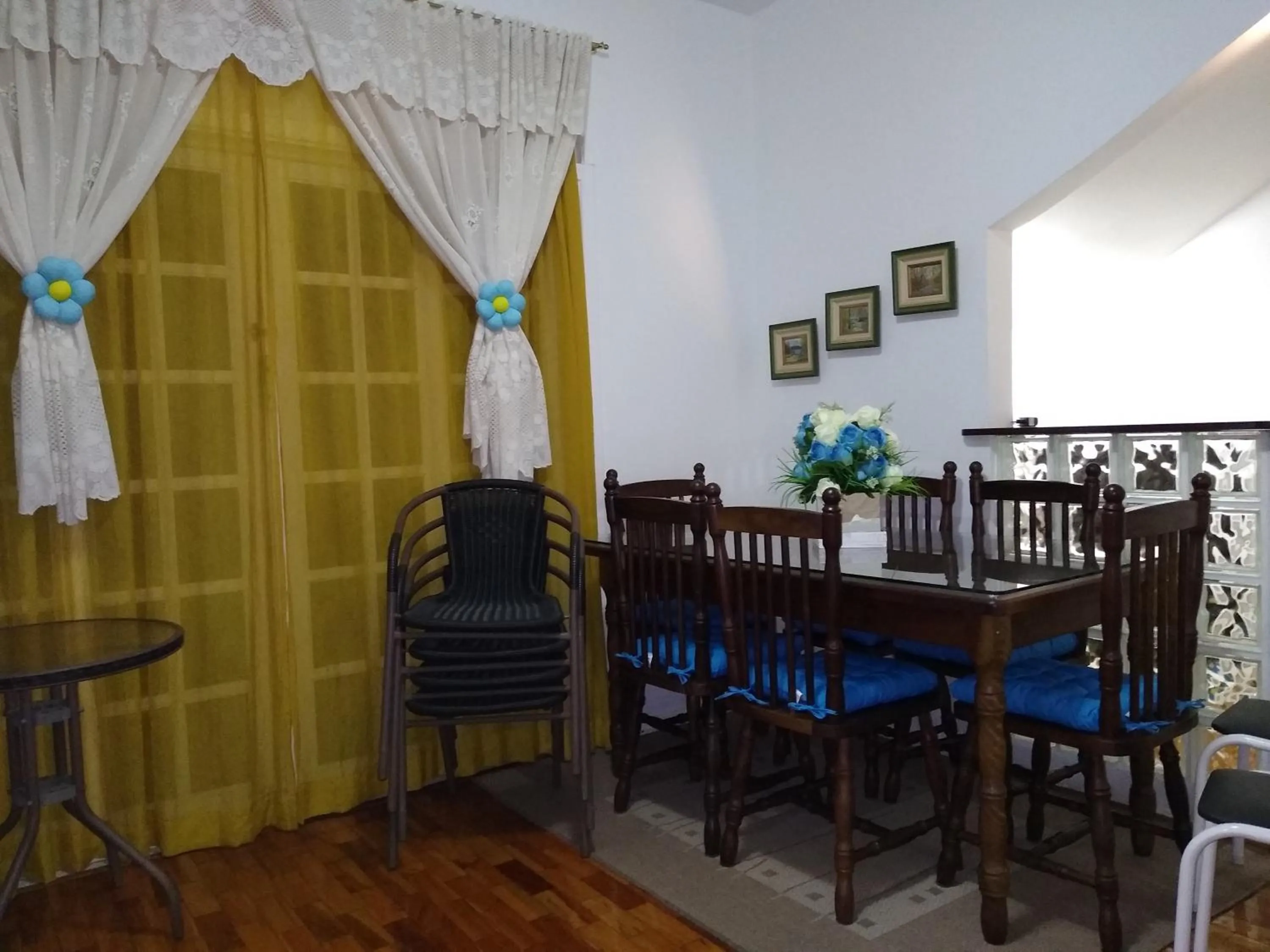 Living room in Aconchegante ao lado do shopping com garagem e Wifi