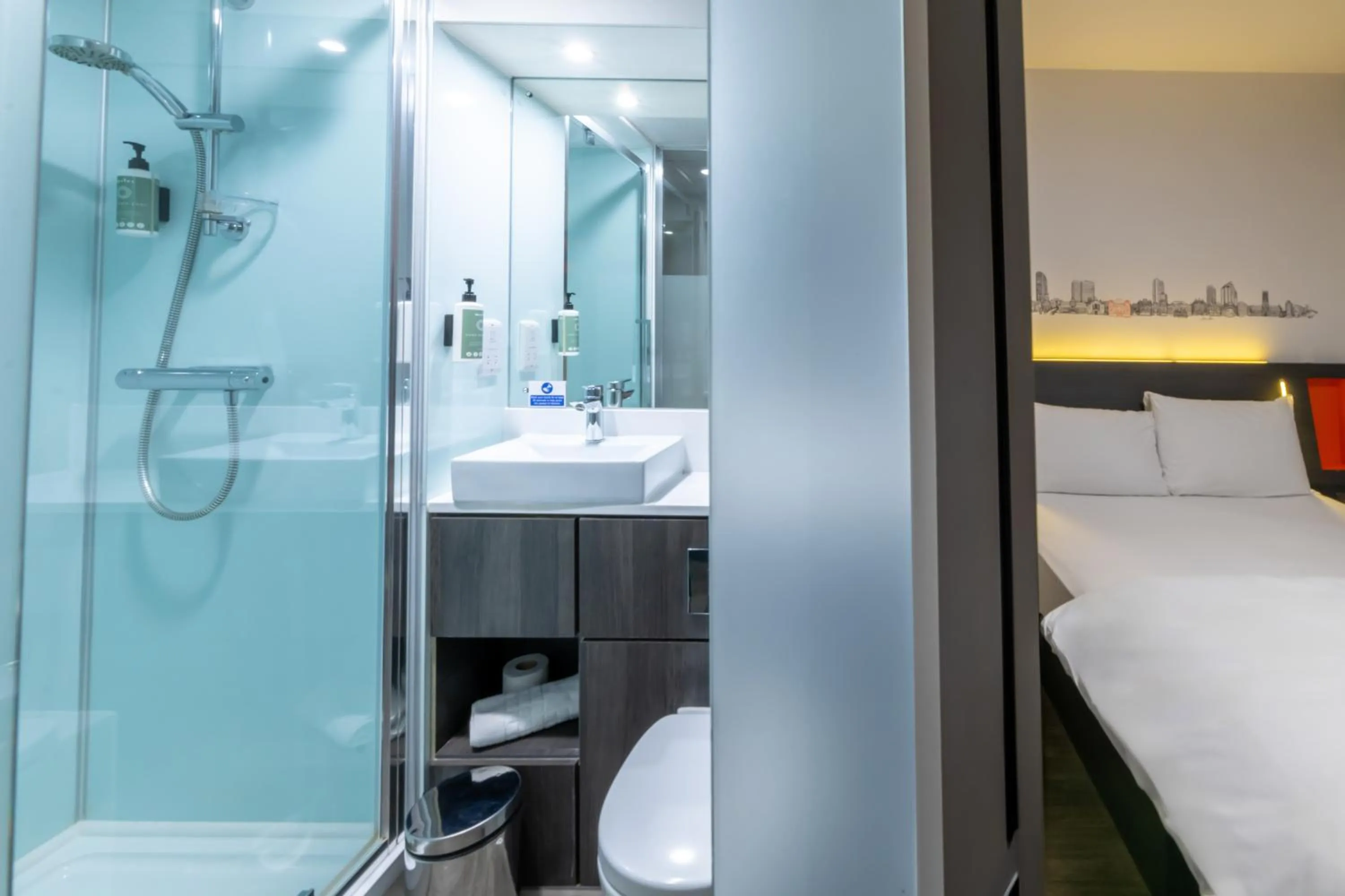 Bathroom, Bed in easyHotel Leeds