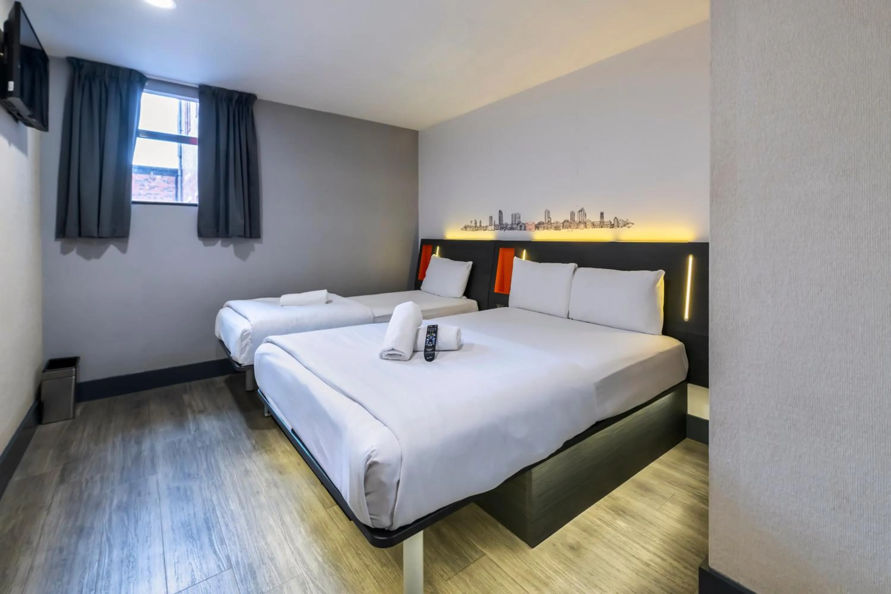 Bedroom, Bed in easyHotel Leeds