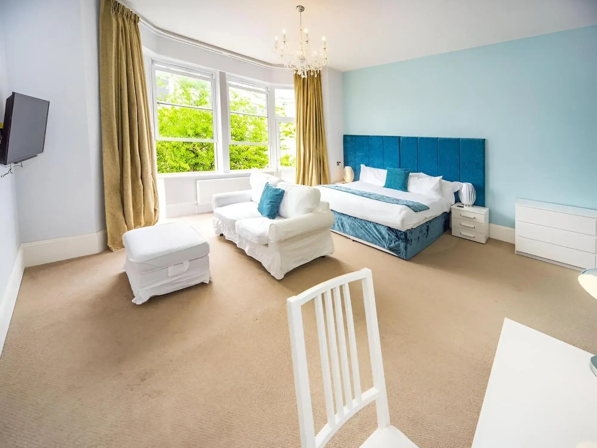 Bedroom, Bed in Crofton House Hotel Bedroom, Bed in Crofton House Hotel