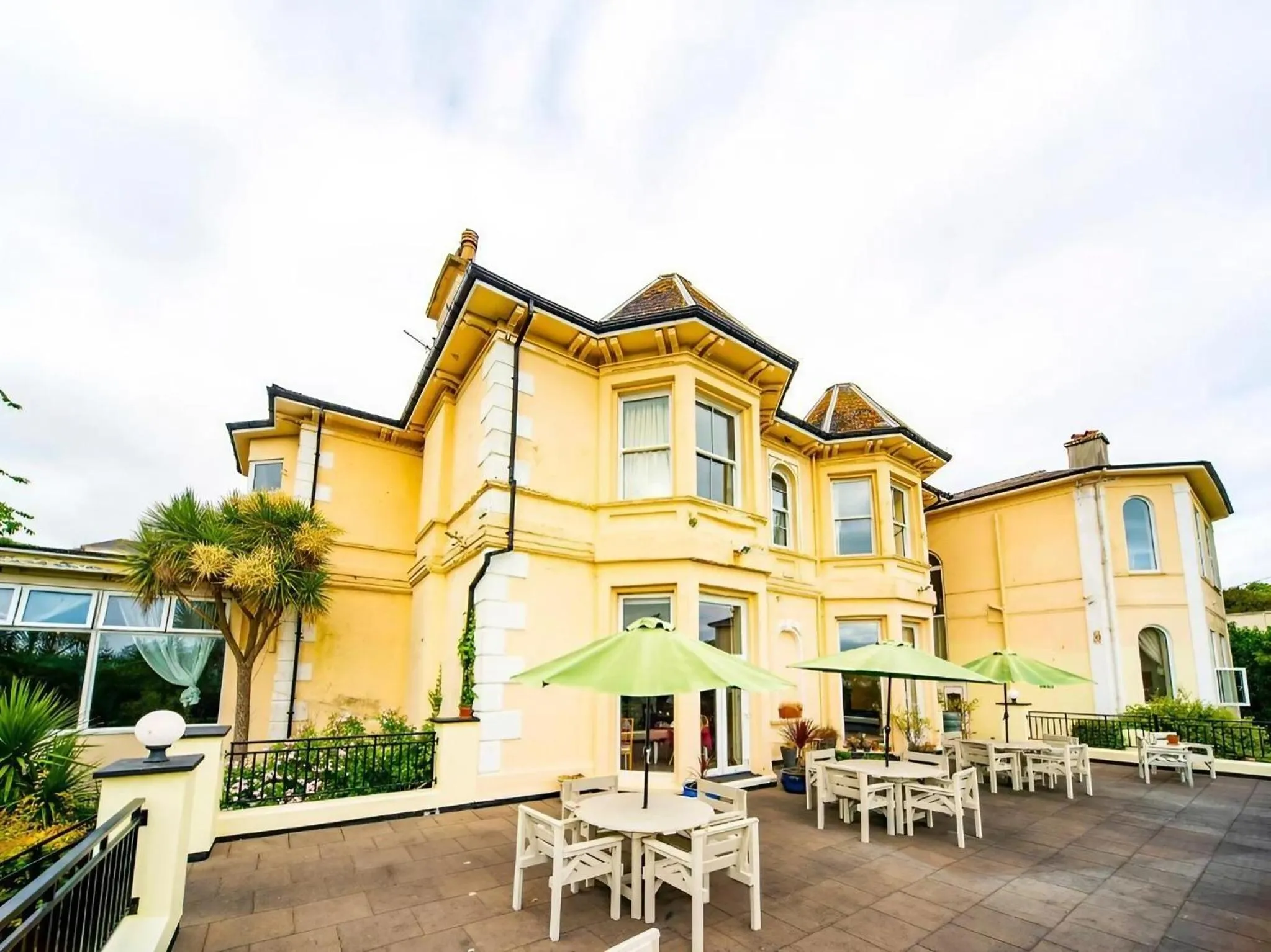 Patio in Crofton House Hotel
