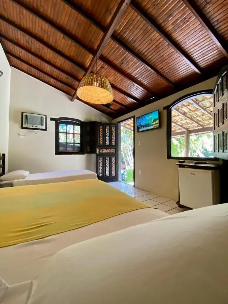 Classic Triple Room in Pousada Tubarão Classic Triple Room in Pousada Tubarão