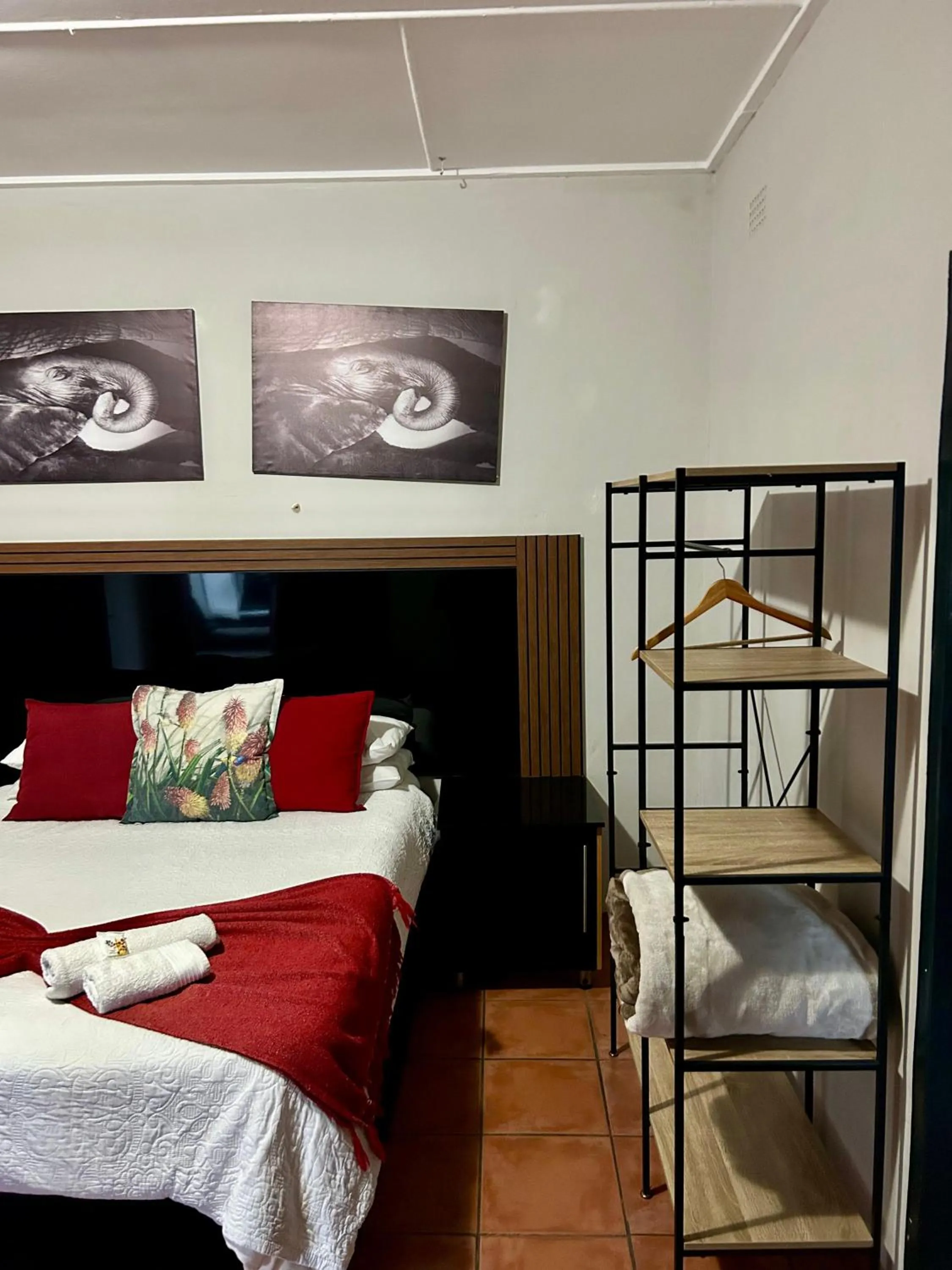 Bed in Bothabelo Lodge