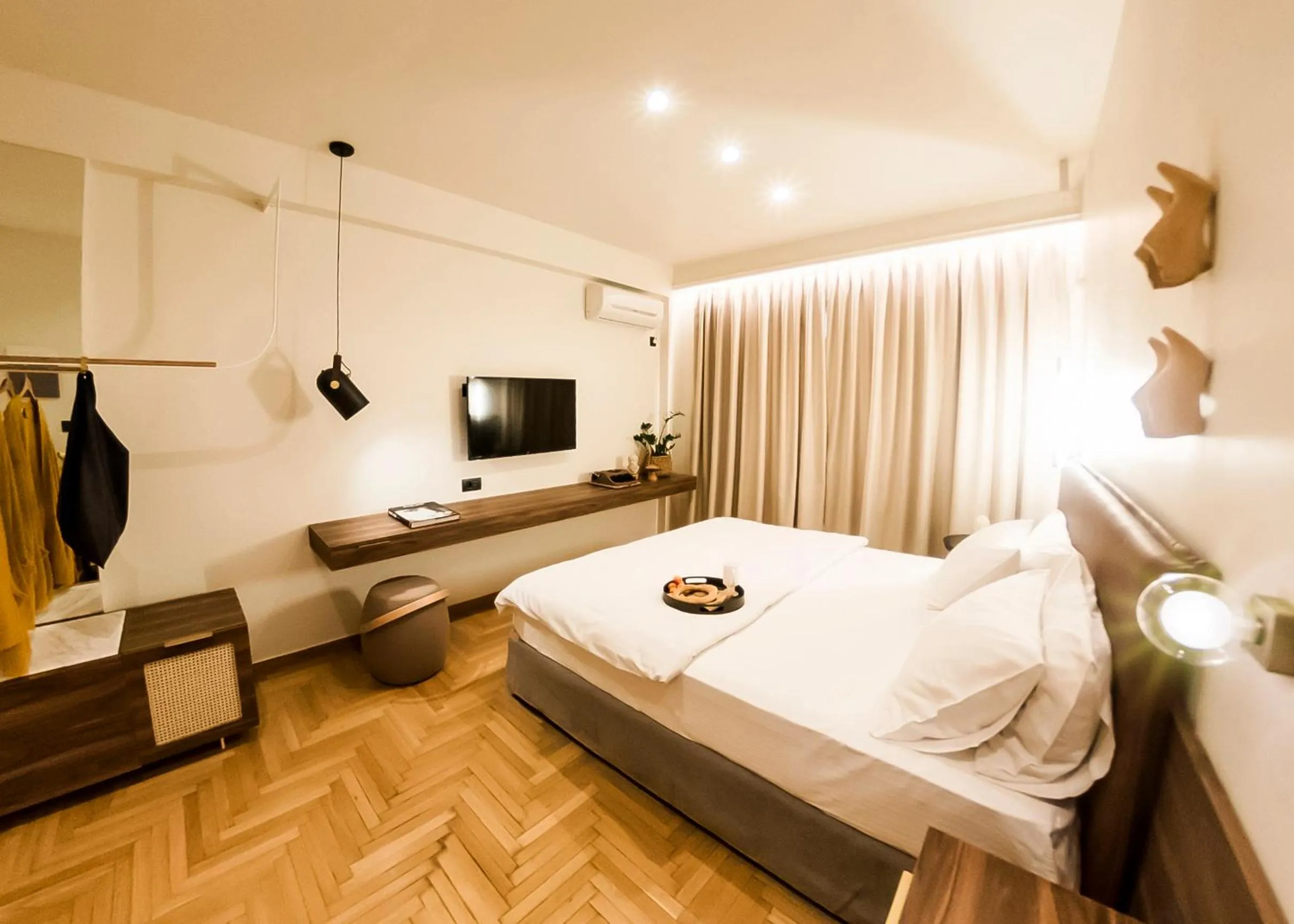 Photo of the whole room, Bed in Gaia Athens